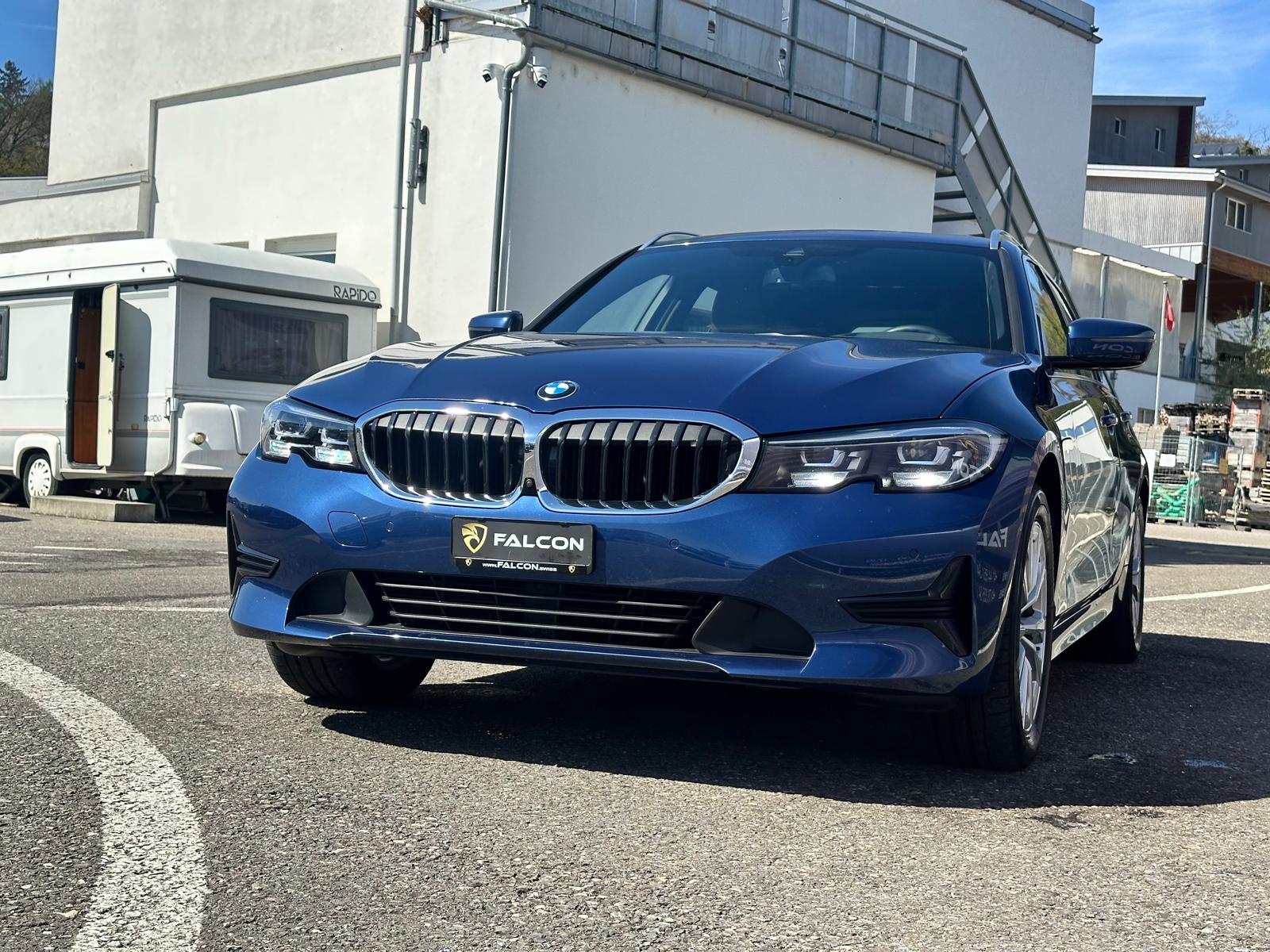BMW 330e x DriveTouring Steptronic-image-9