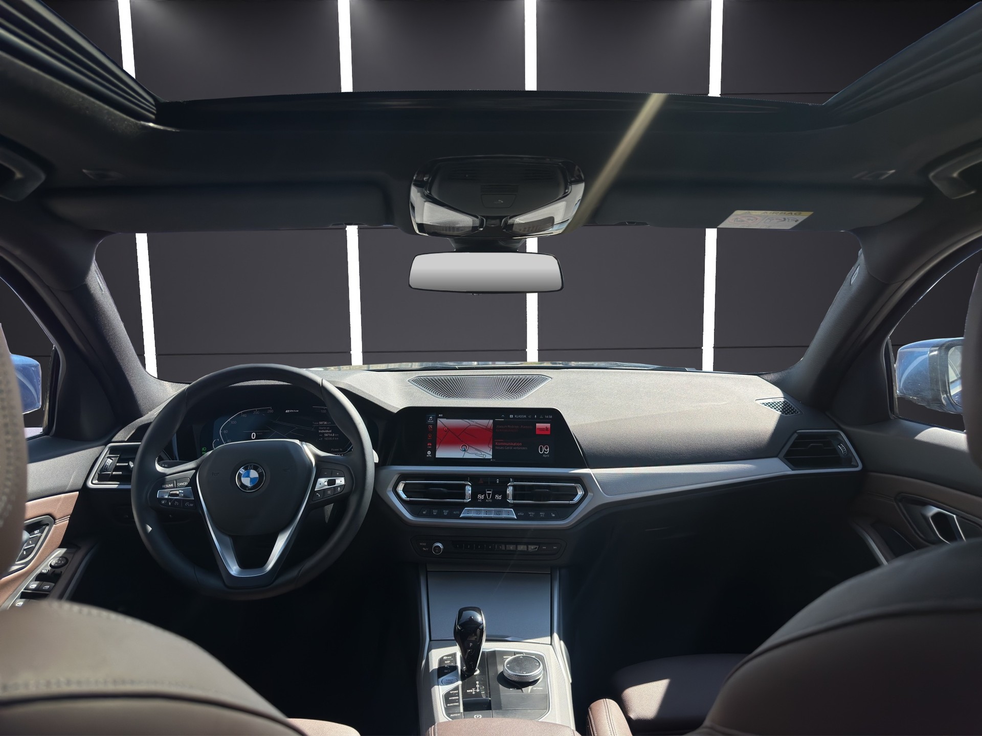 BMW 330e x DriveTouring Steptronic-image-25