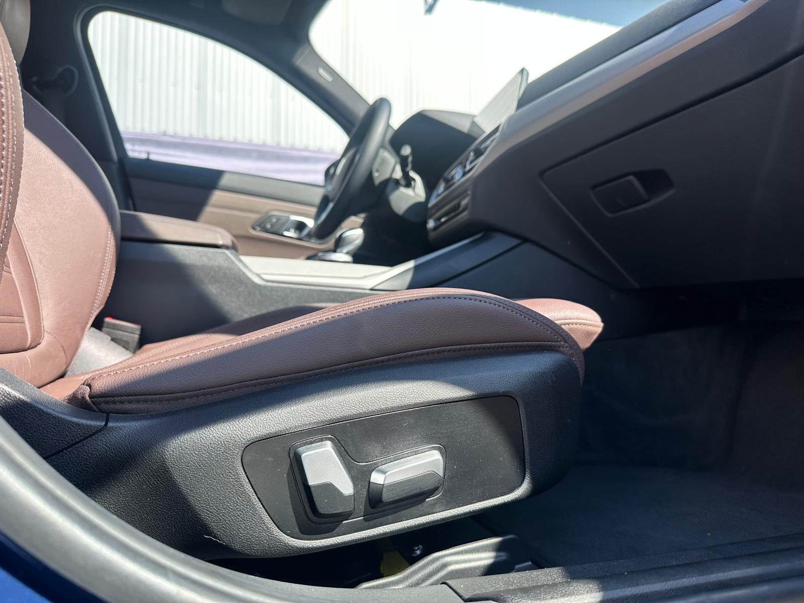 BMW 330e x DriveTouring Steptronic-image-22