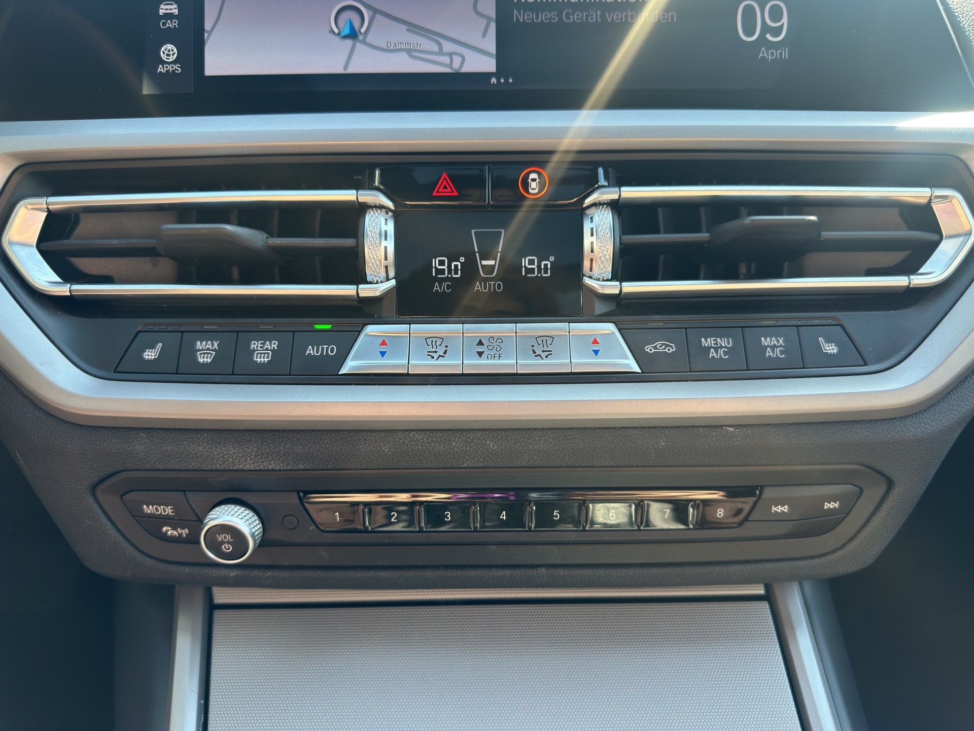 BMW 330e x DriveTouring Steptronic-image-38