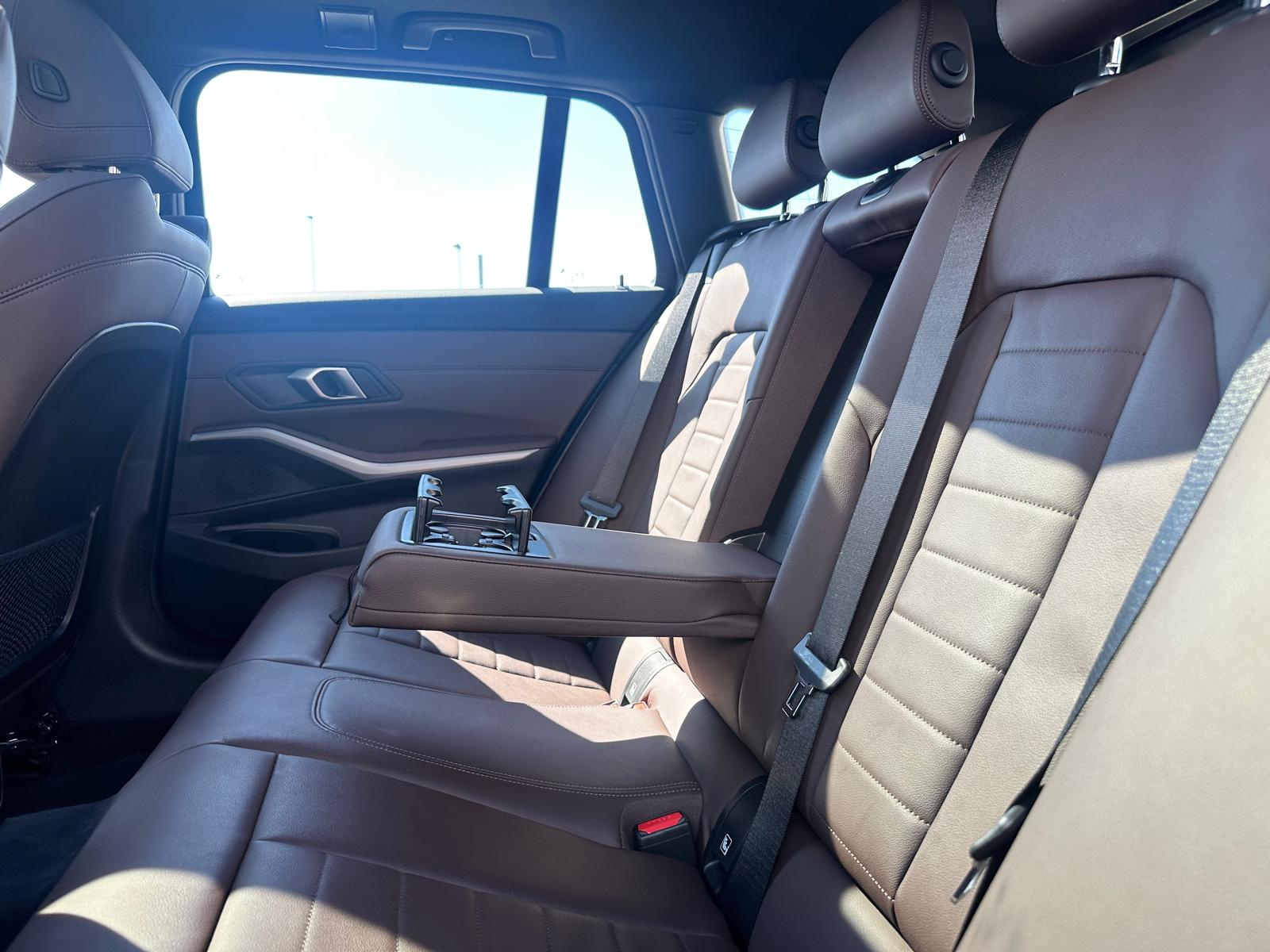 BMW 330e x DriveTouring Steptronic-image-46