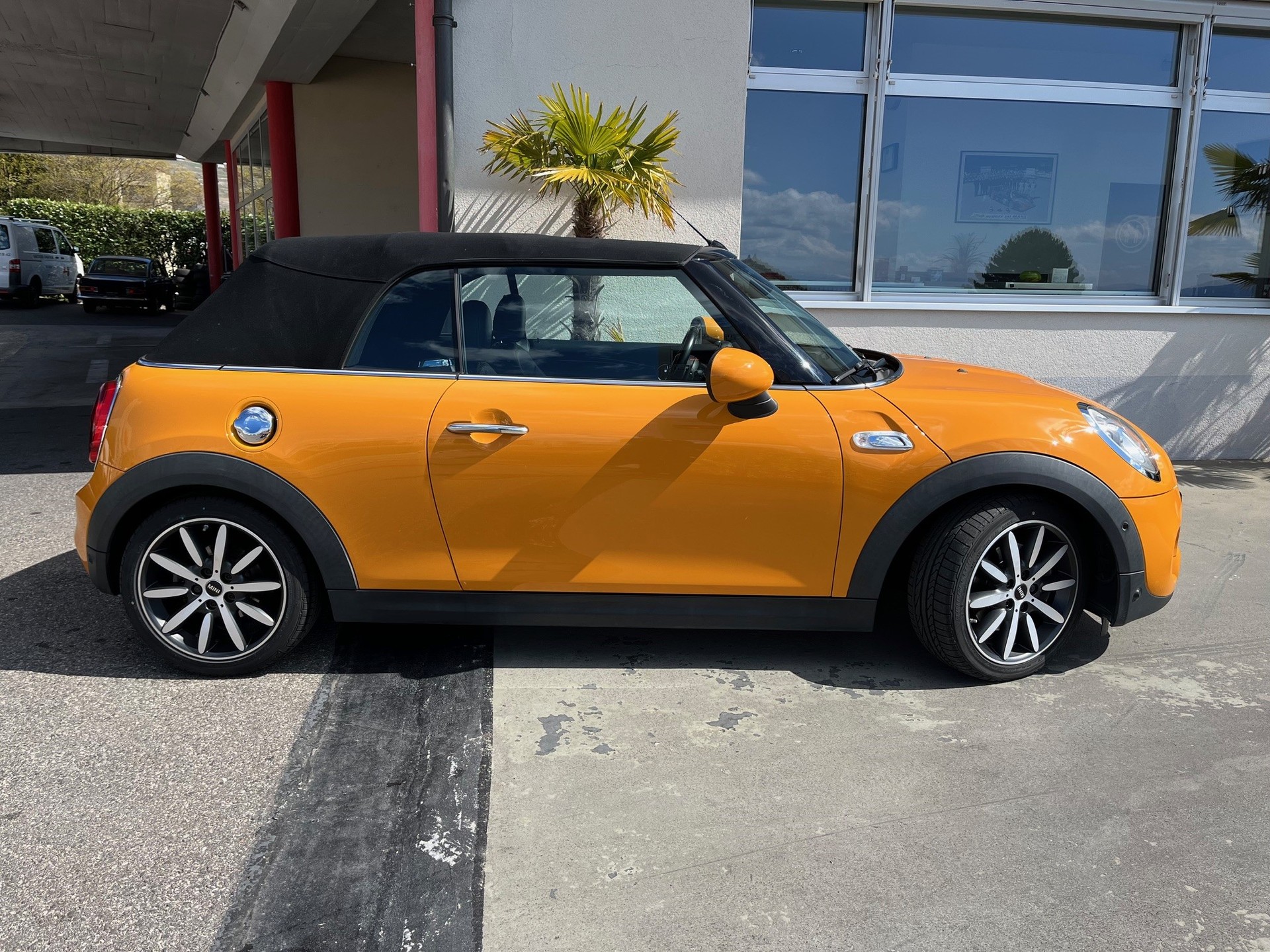 MINI Cooper S Cabriolet Steptronic-image-2