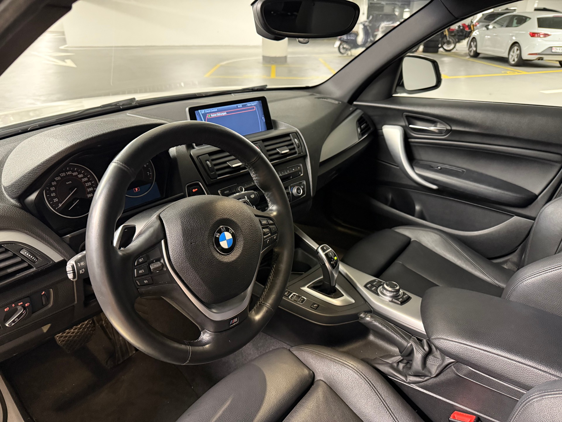 BMW M135i xDrive Steptronic-image-4