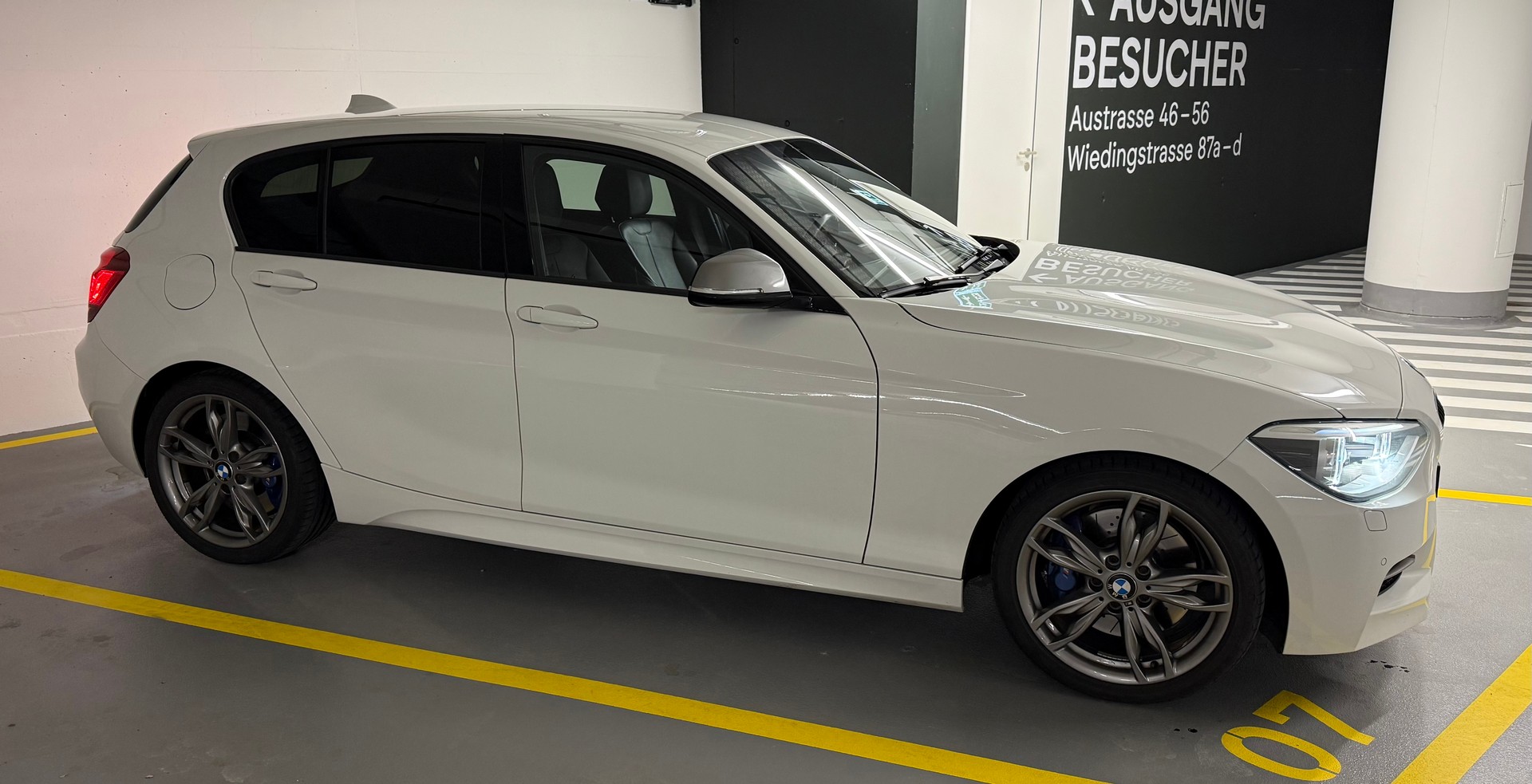 BMW M135i xDrive Steptronic-image-2