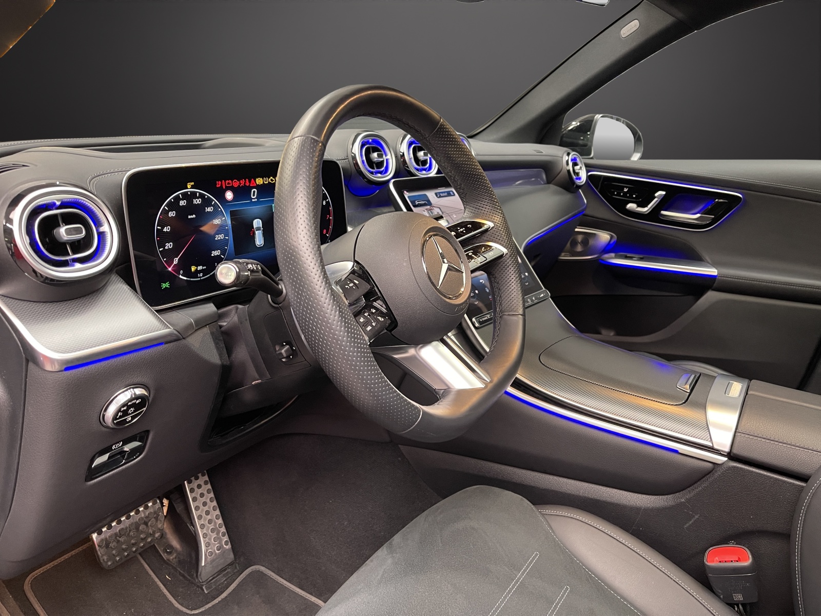 MERCEDES-BENZ GLC 300 4M AMG Line-image-7