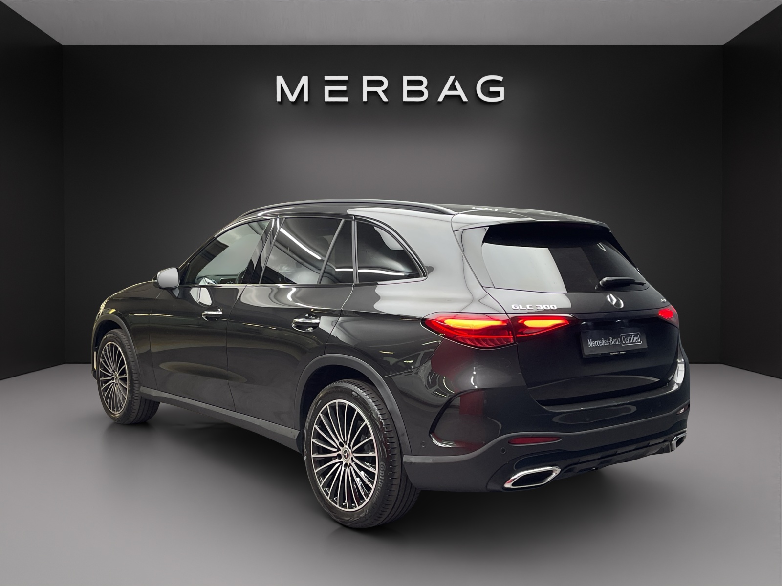 MERCEDES-BENZ GLC 300 4M AMG Line-image-3