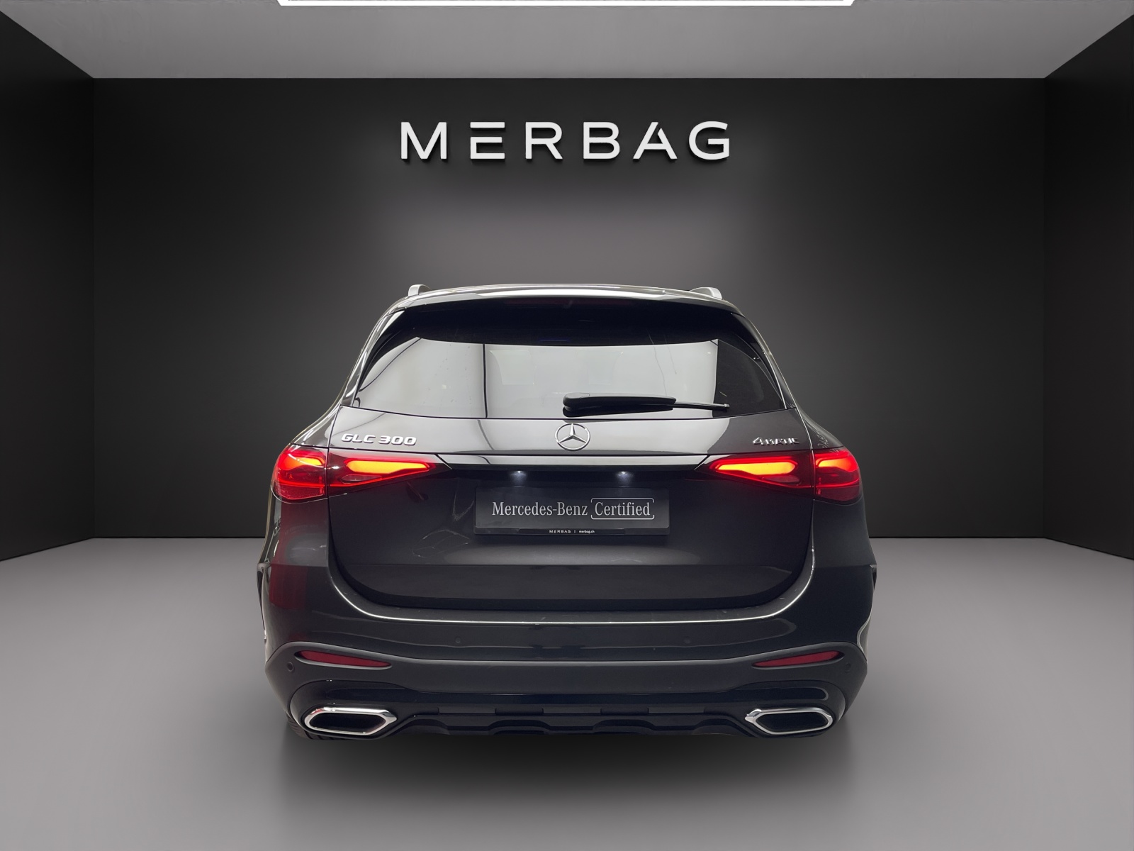 MERCEDES-BENZ GLC 300 4M AMG Line-image-4