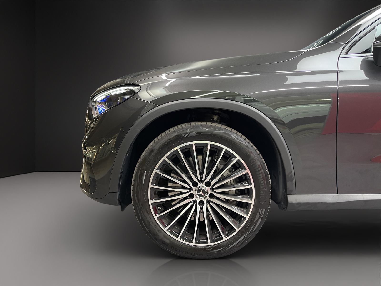 MERCEDES-BENZ GLC 300 4M AMG Line-image-5