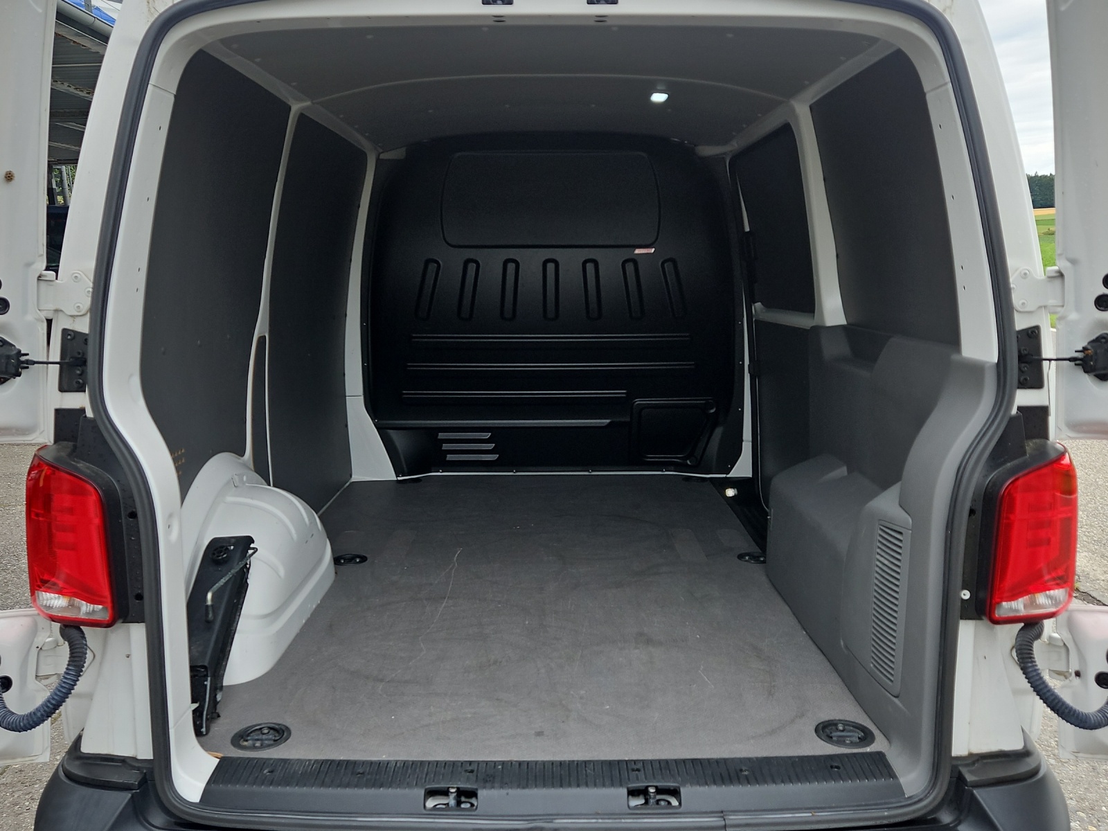 VW T6.1 Kaw. 3000 2.0 TDI 110-image-9