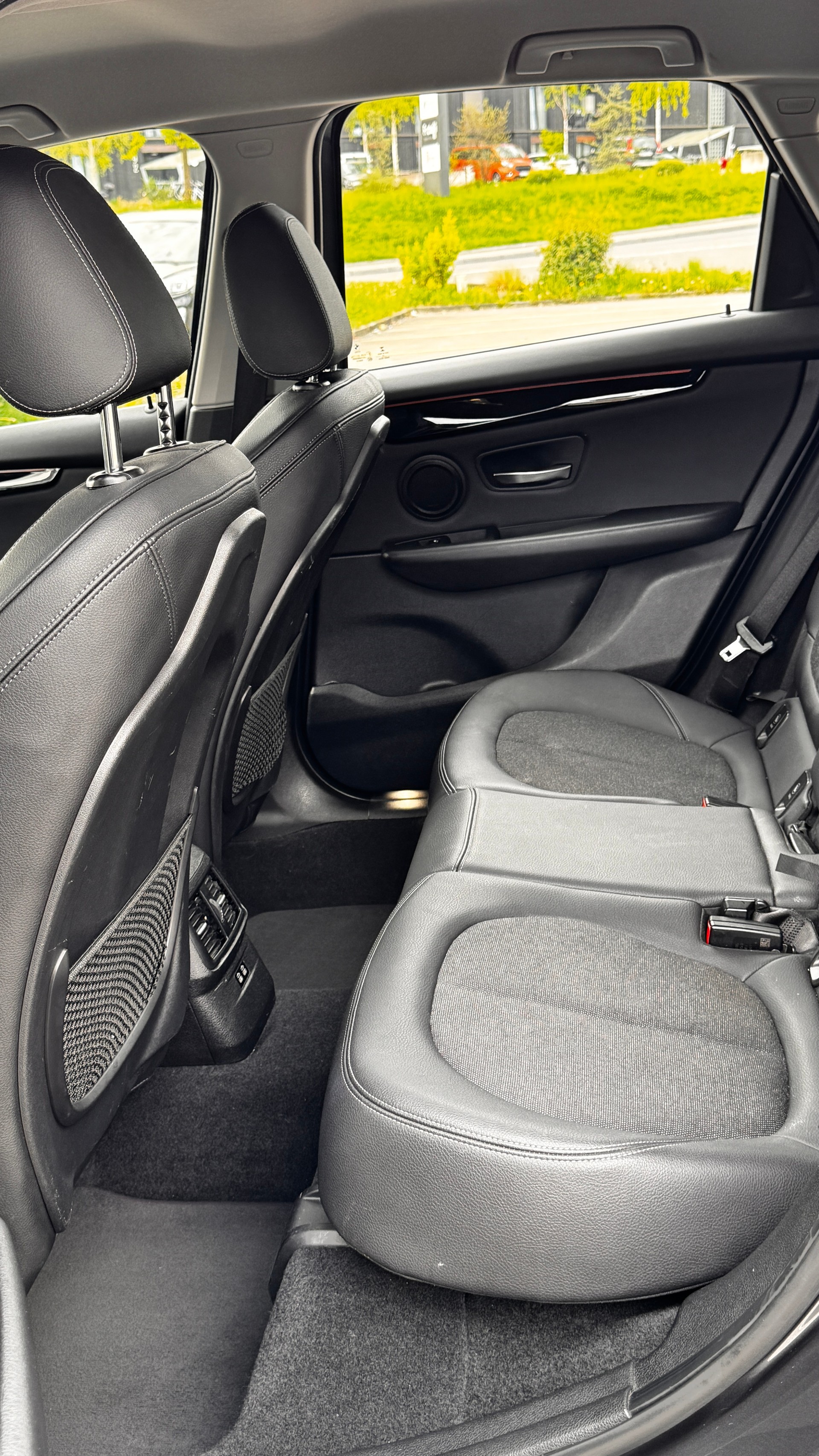 BMW 218d xDrive Active Tourer Steptronic Sport Line-image-4
