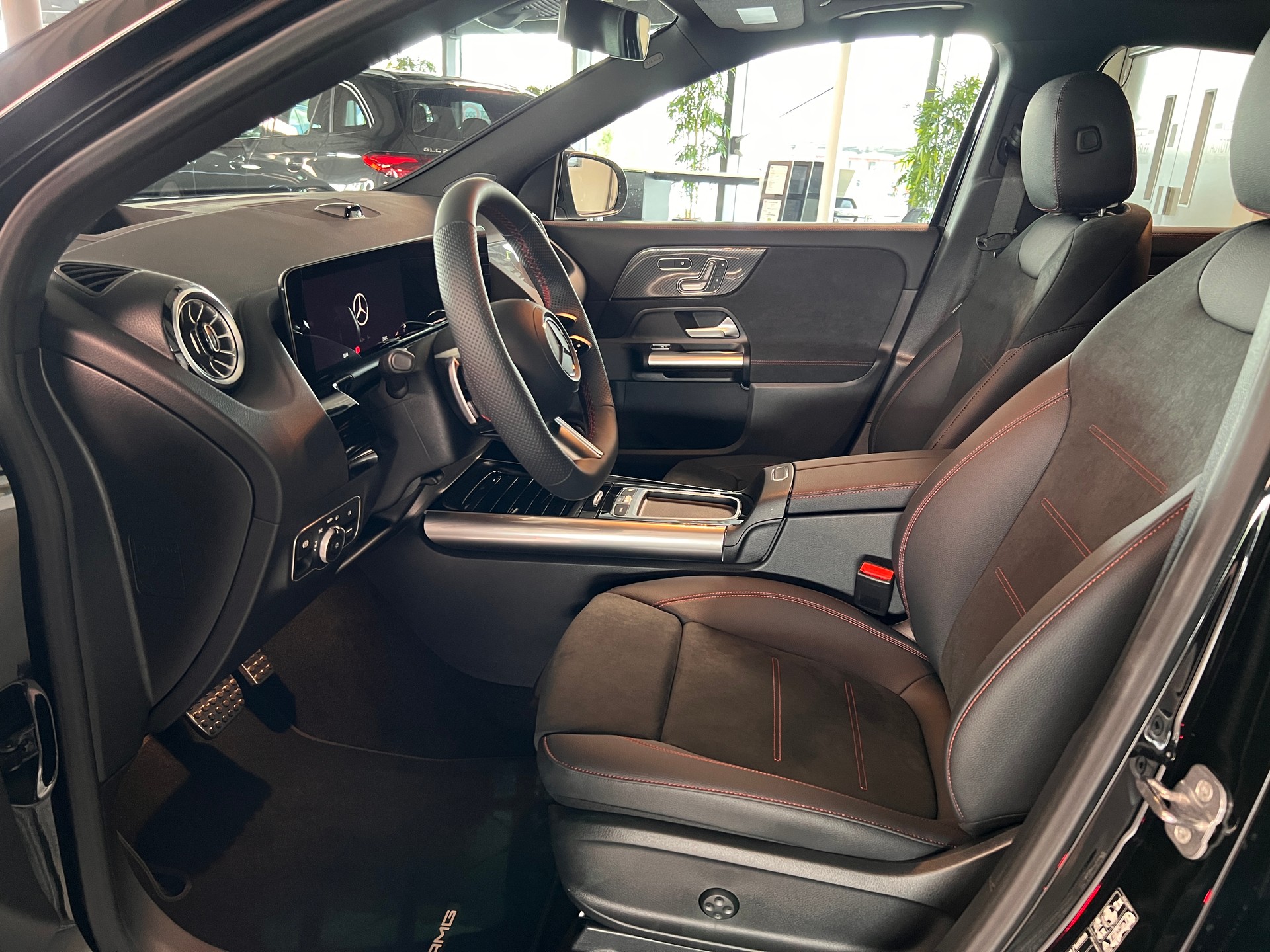 MERCEDES-BENZ GLA 250 4Matic 8G-DCT Swiss Star-image-9