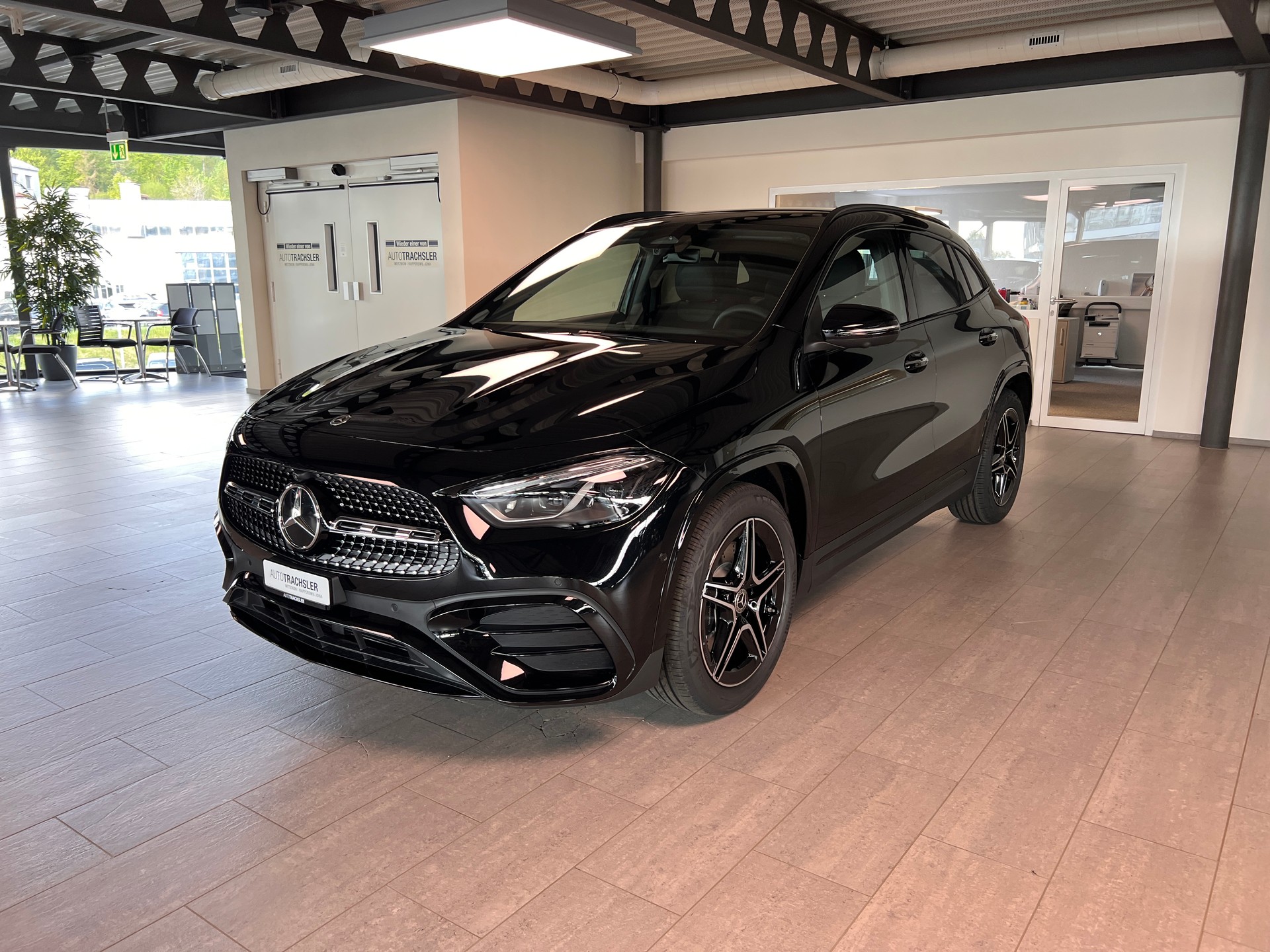 MERCEDES-BENZ GLA 250 4Matic 8G-DCT Swiss Star-image-3