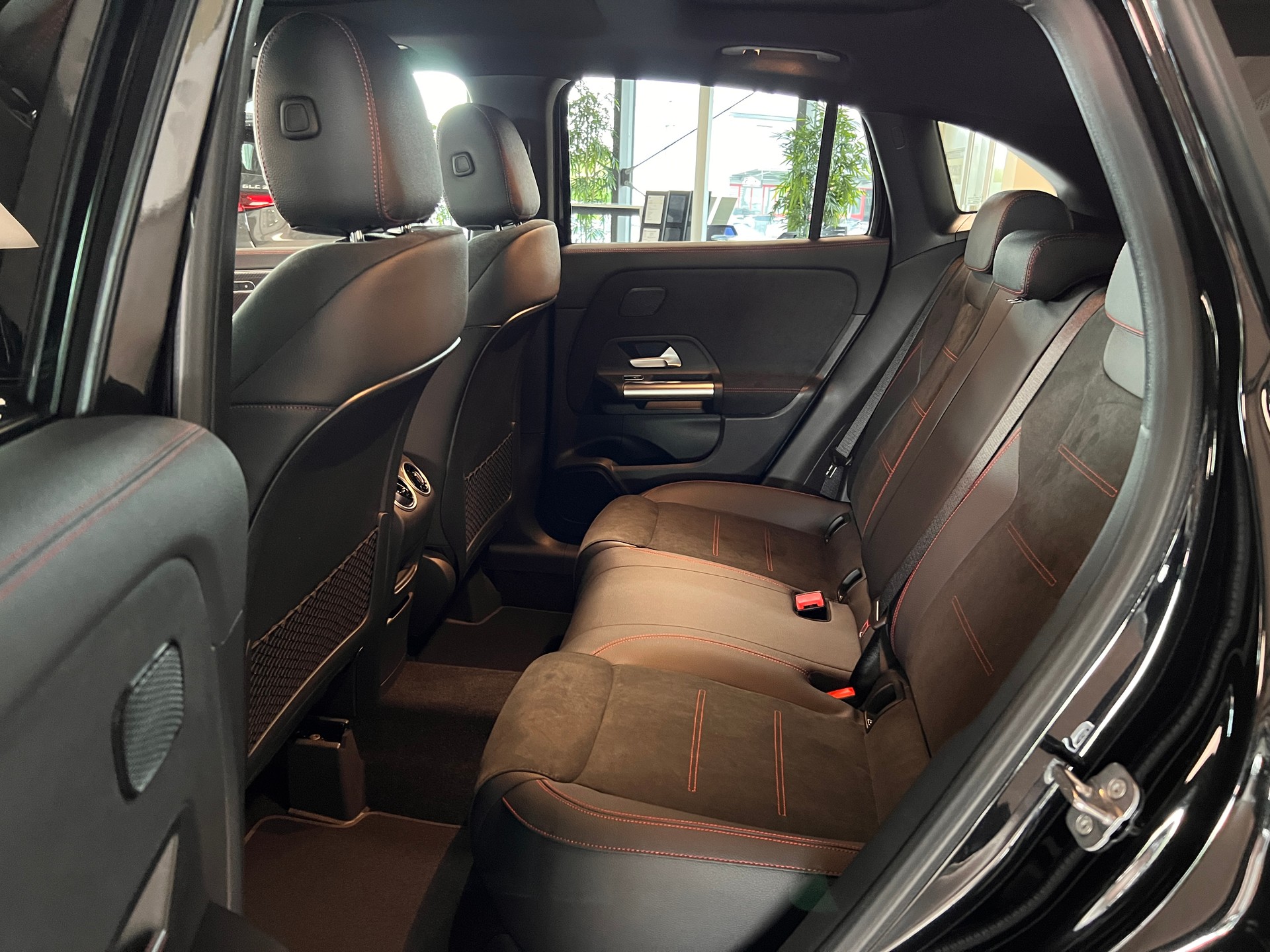 MERCEDES-BENZ GLA 250 4Matic 8G-DCT Swiss Star-image-8