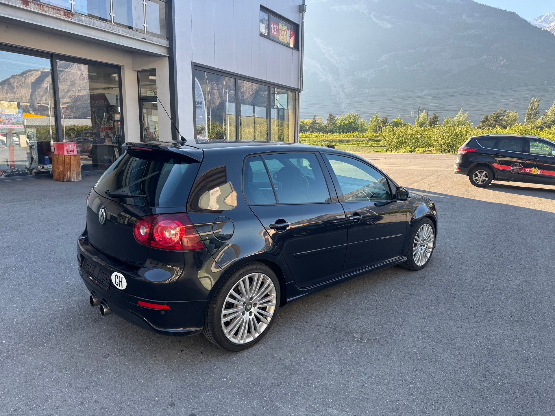 VW Golf R32 4Motion-image-5