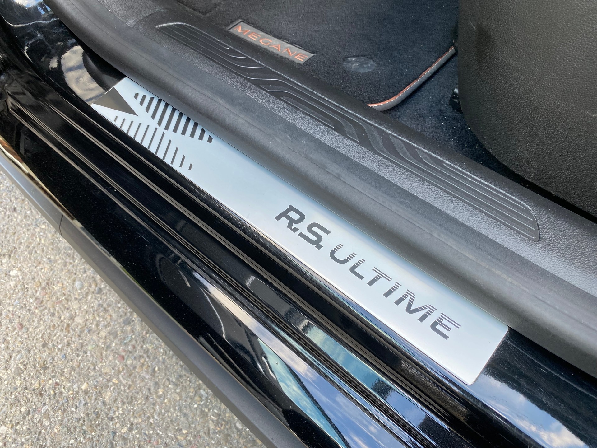 RENAULT Mégane R.S. Ultime 300 EDC-image-13