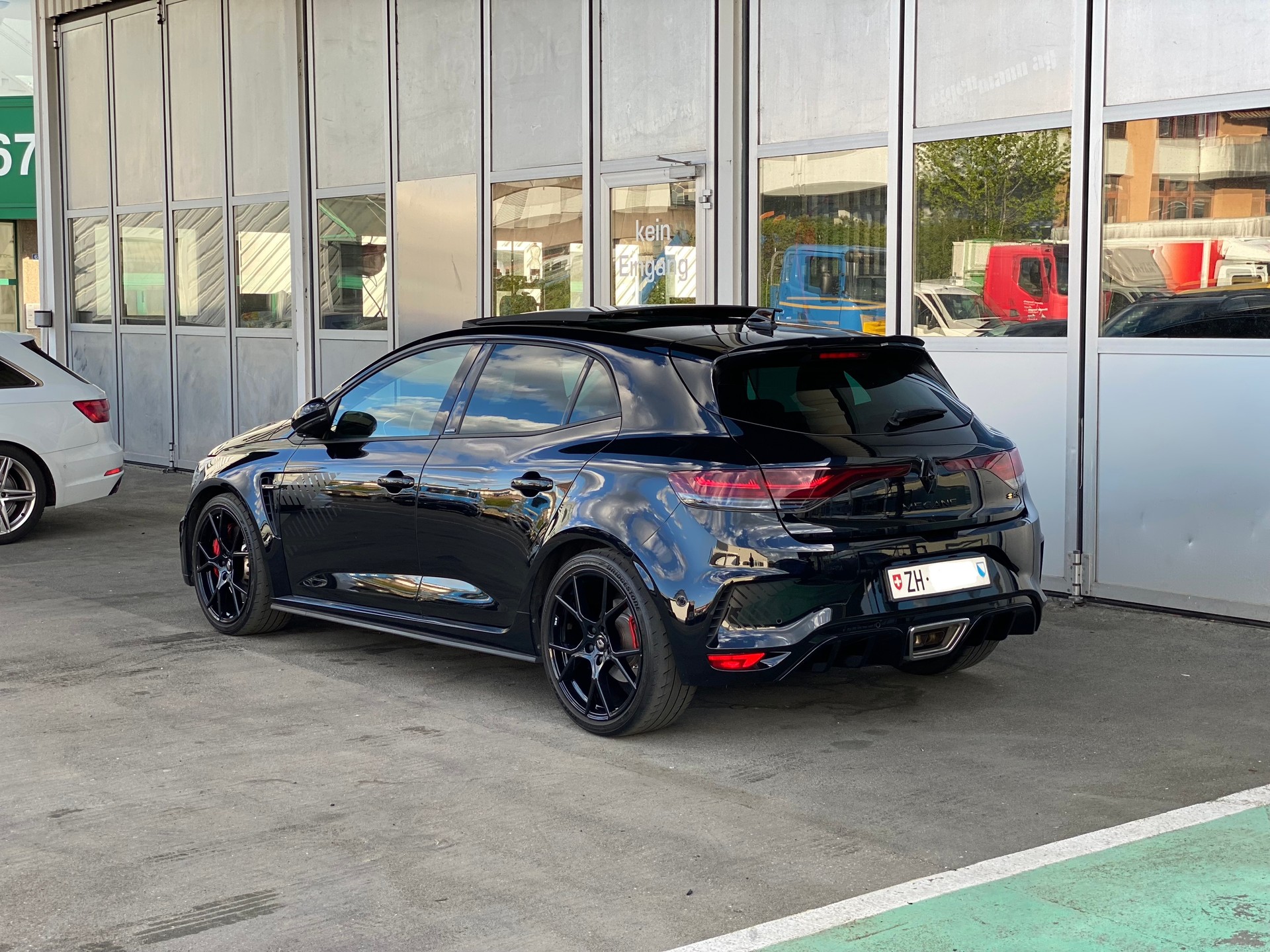RENAULT Mégane R.S. Ultime 300 EDC-image-4