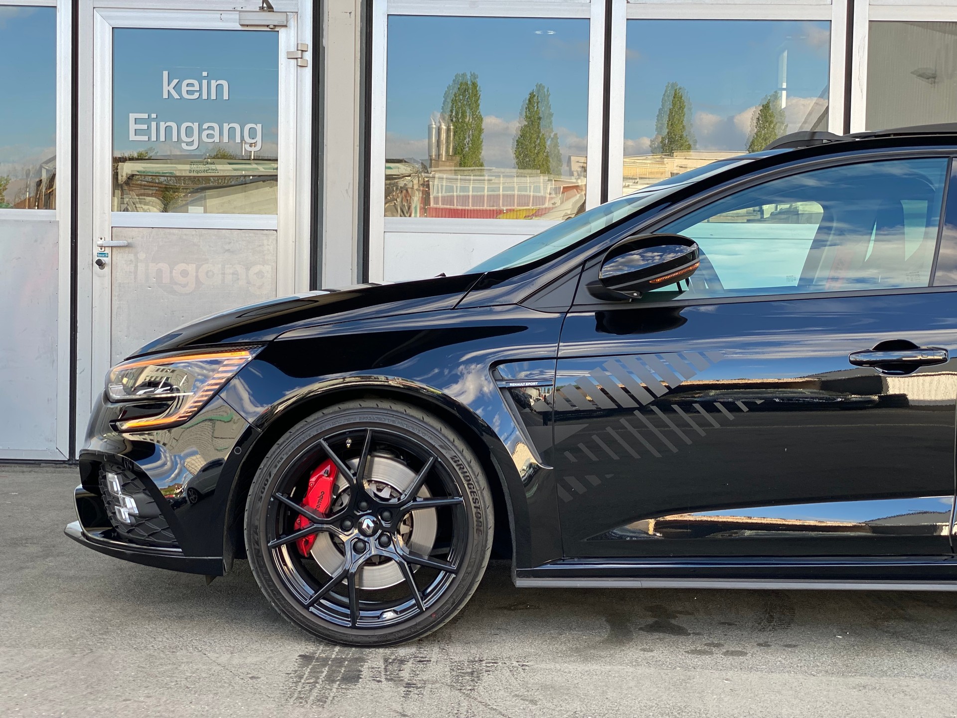 RENAULT Mégane R.S. Ultime 300 EDC-image-5