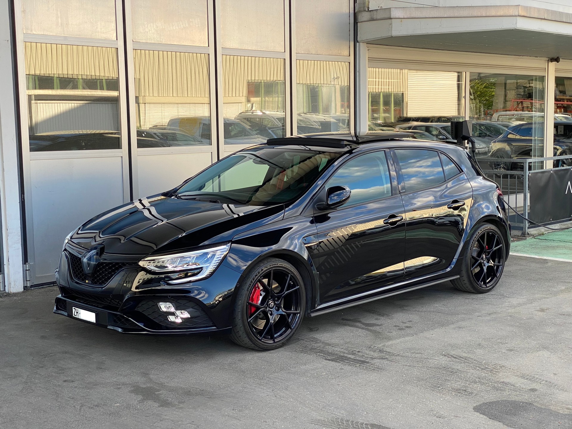 RENAULT Mégane R.S. Ultime 300 EDC-image-1