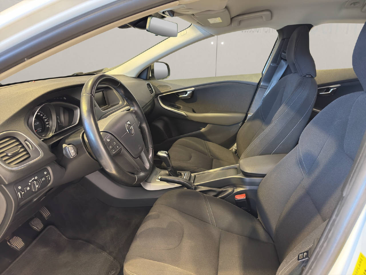 VOLVO V40 2.0 D3 Kinetic S/S-image-4