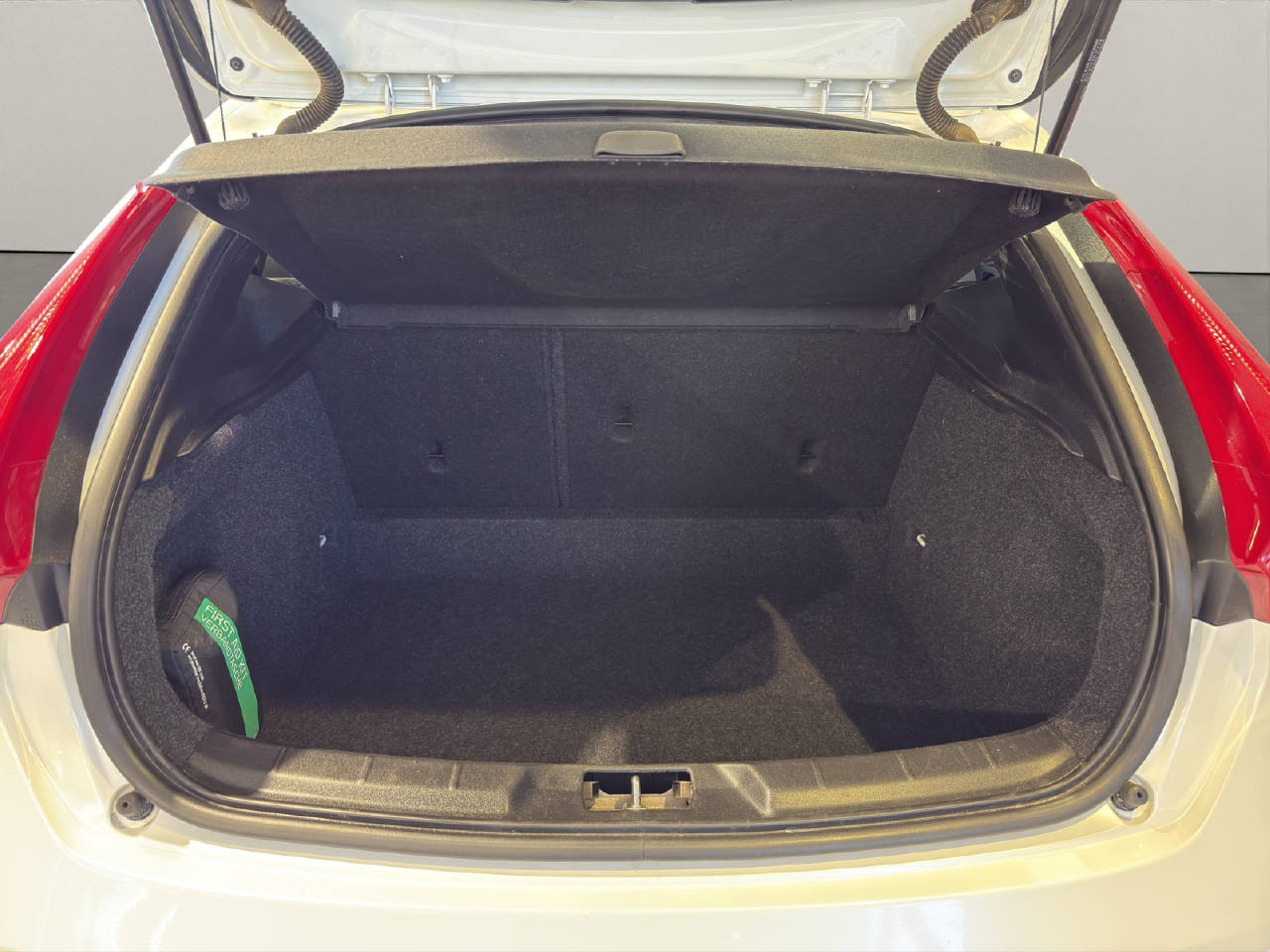 VOLVO V40 2.0 D3 Kinetic S/S-image-9