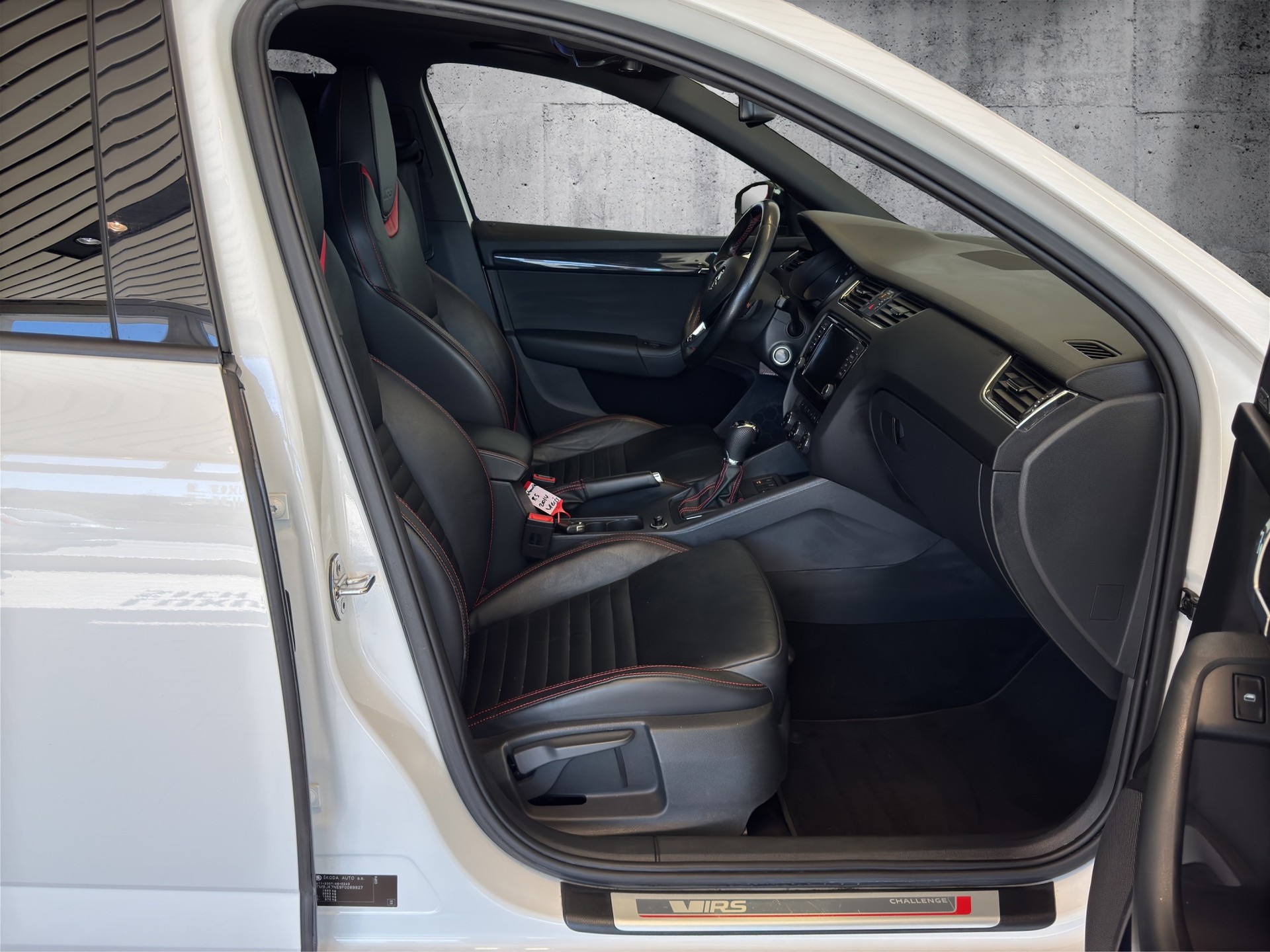 SKODA Octavia Combi 2.0 TDI RS DSG-image-10