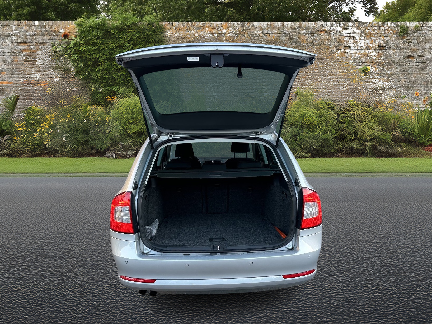 SKODA Octavia Combi 1.4 TSI Elegance DSG-image-15