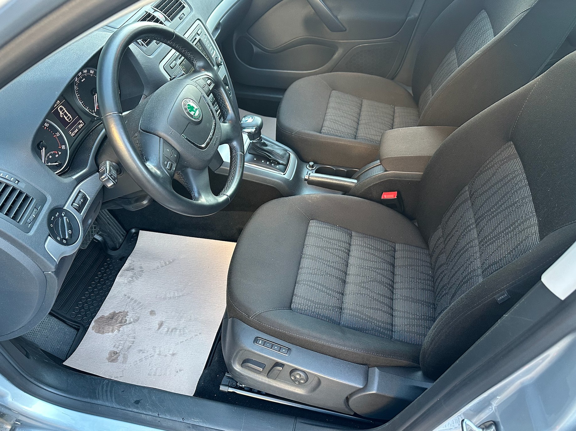 SKODA Octavia Combi 1.4 TSI Elegance DSG-image-11