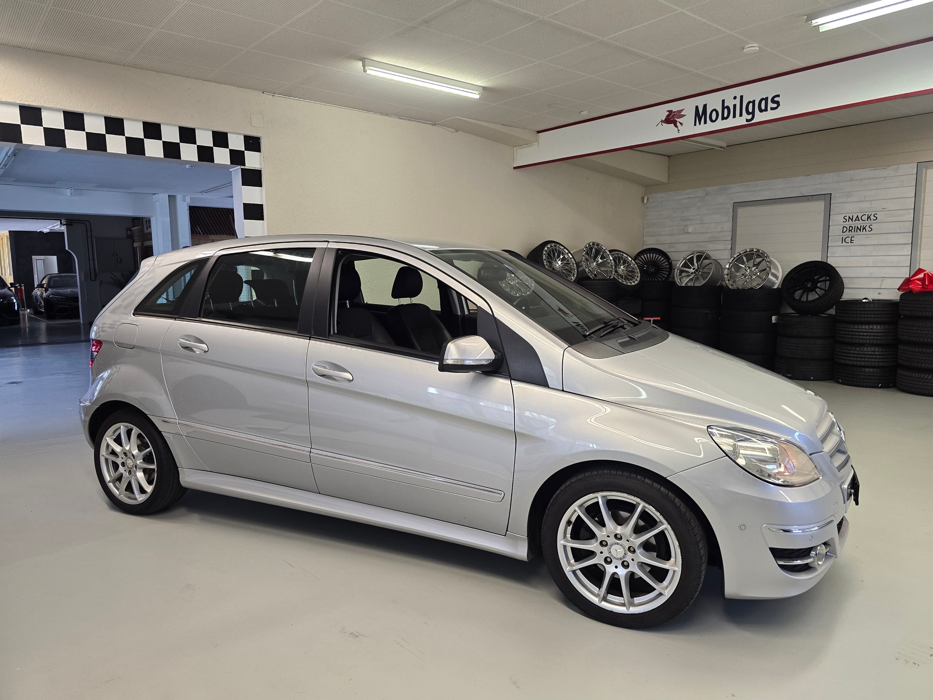 MERCEDES-BENZ B 180 My Star Autotronic-image-2