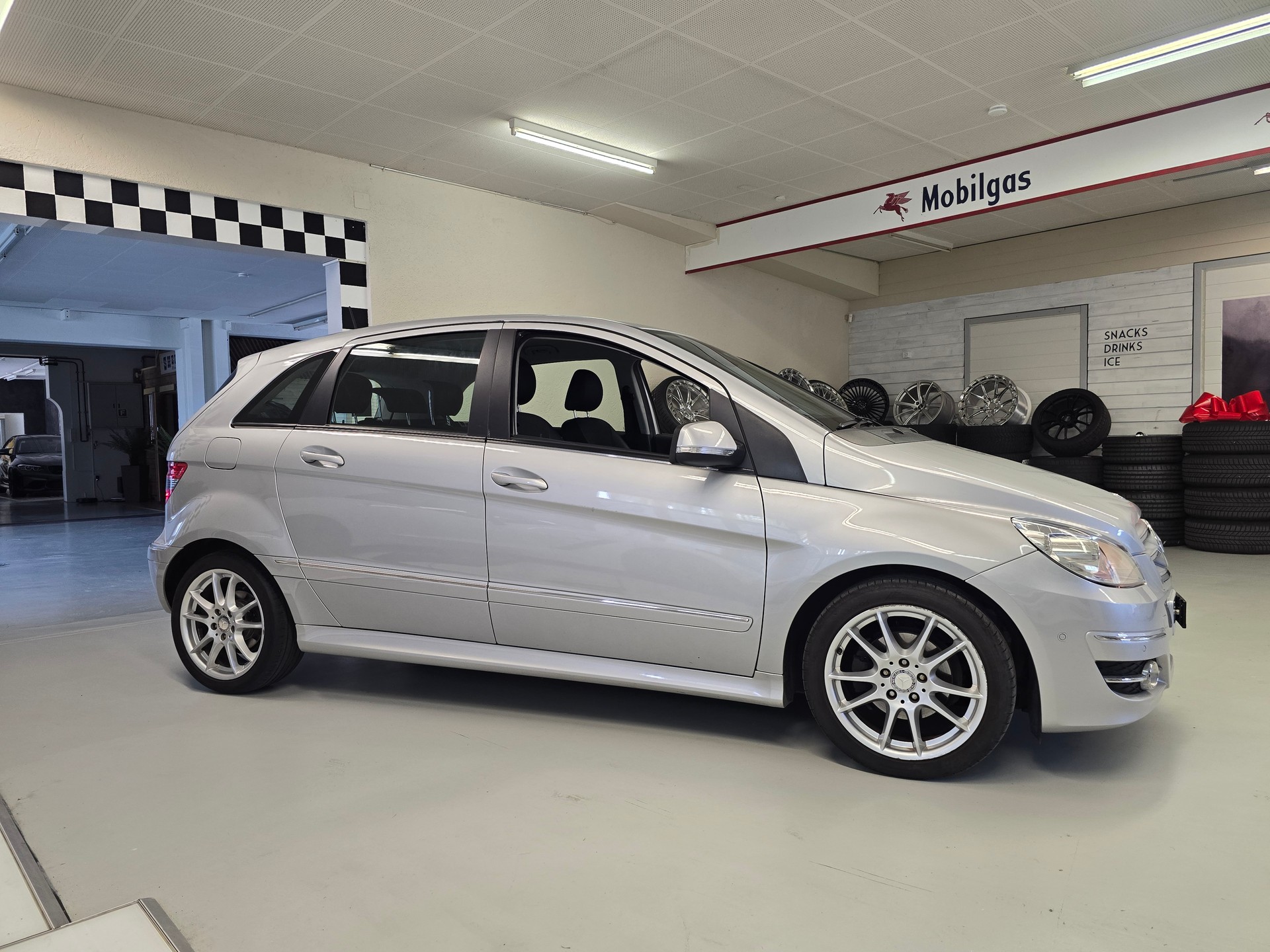 MERCEDES-BENZ B 180 My Star Autotronic-image-1