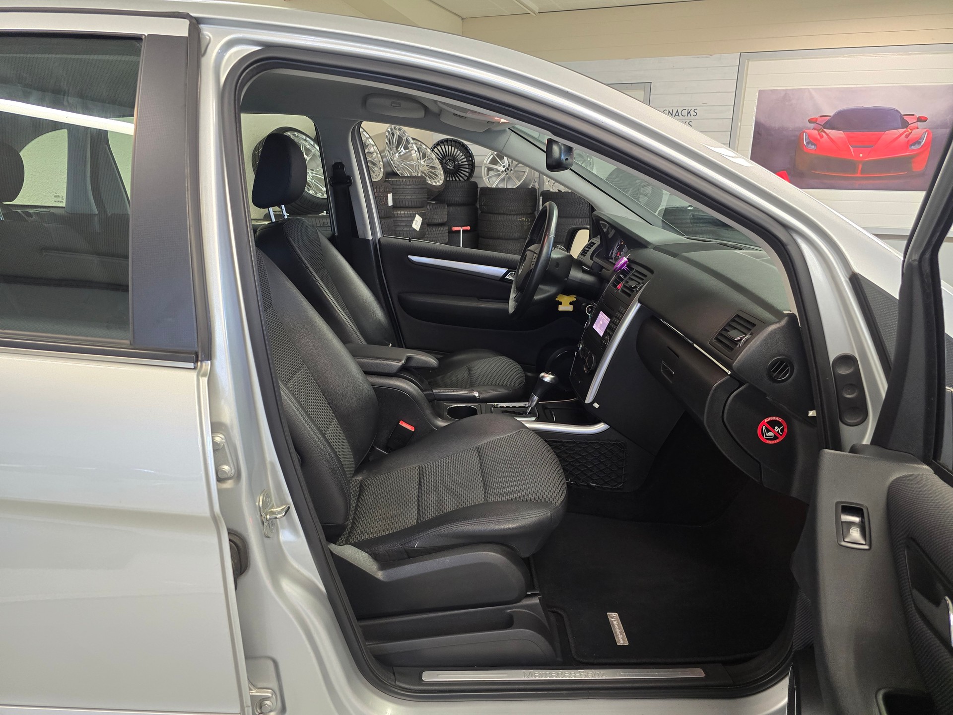 MERCEDES-BENZ B 180 My Star Autotronic-image-8