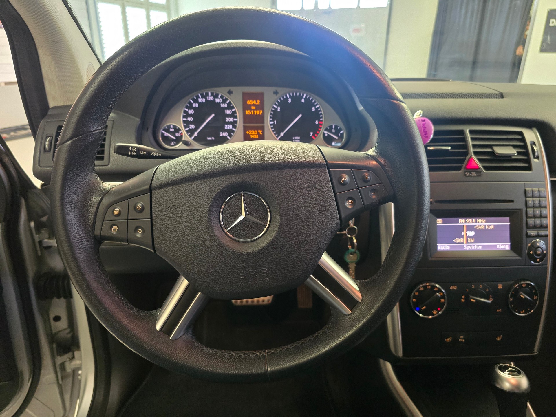 MERCEDES-BENZ B 180 My Star Autotronic-image-10