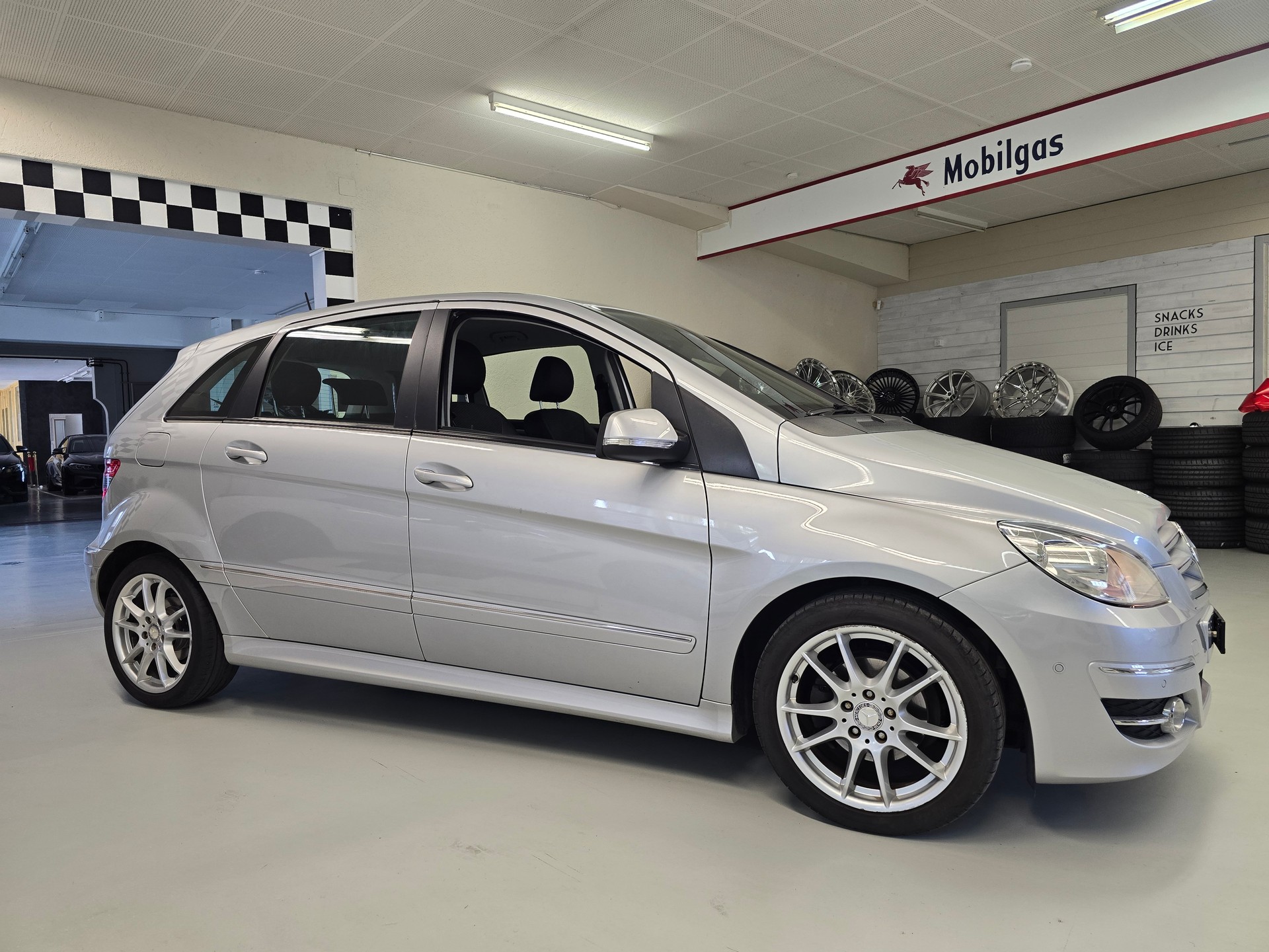 MERCEDES-BENZ B 180 My Star Autotronic-image-0