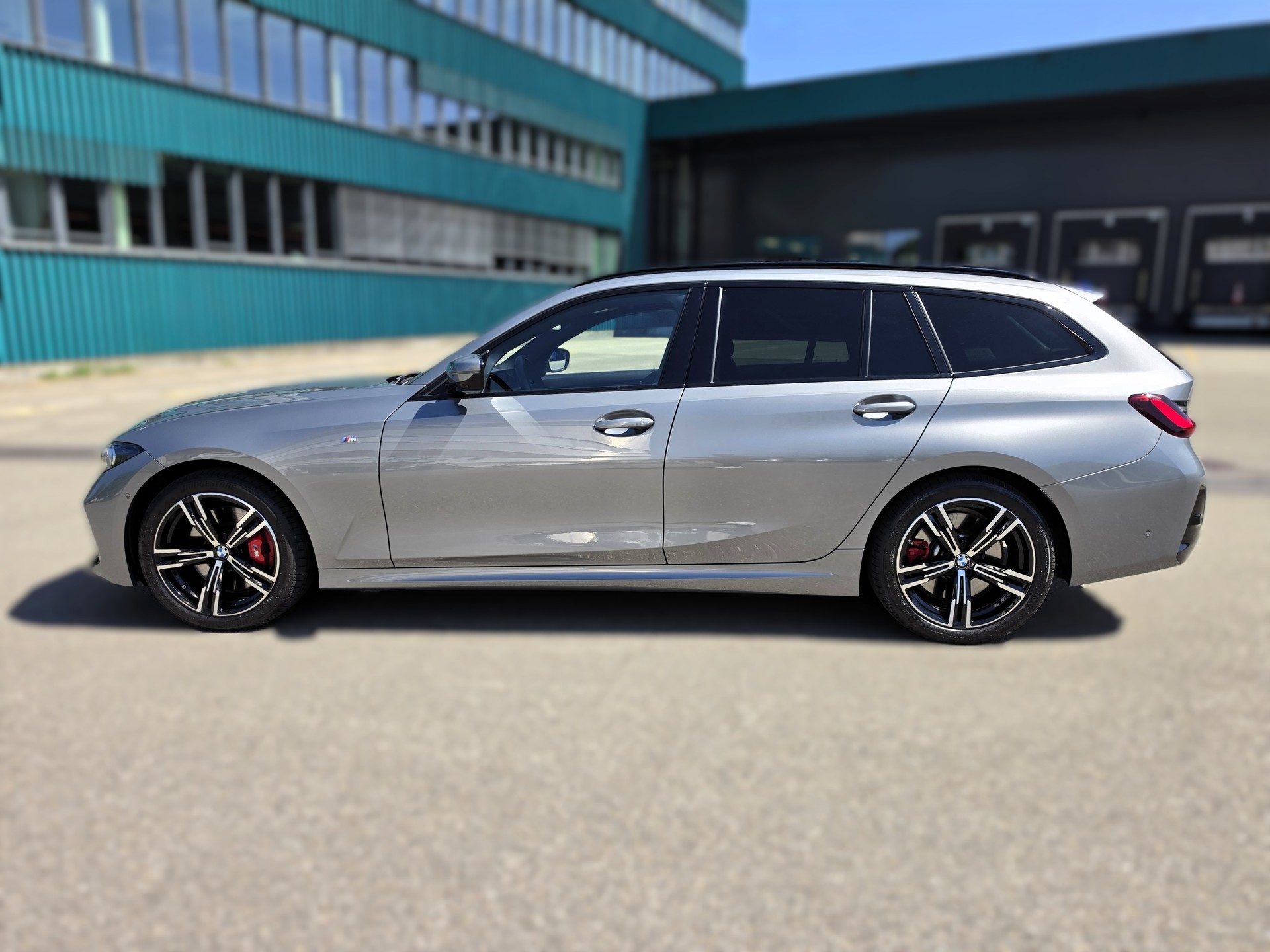 BMW 320d xDrive 48V Touring Steptronic M Sport Pro-image-1