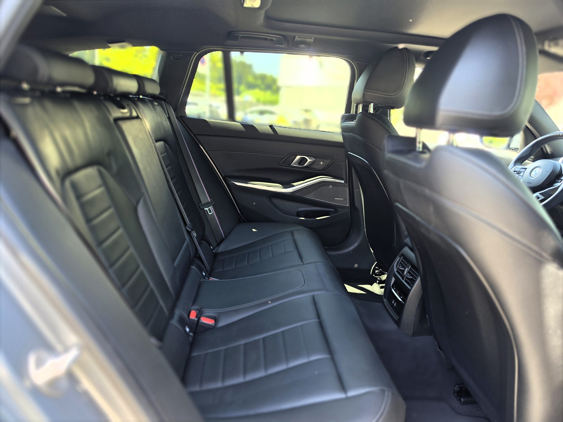 BMW 320d xDrive 48V Touring Steptronic M Sport Pro-image-14