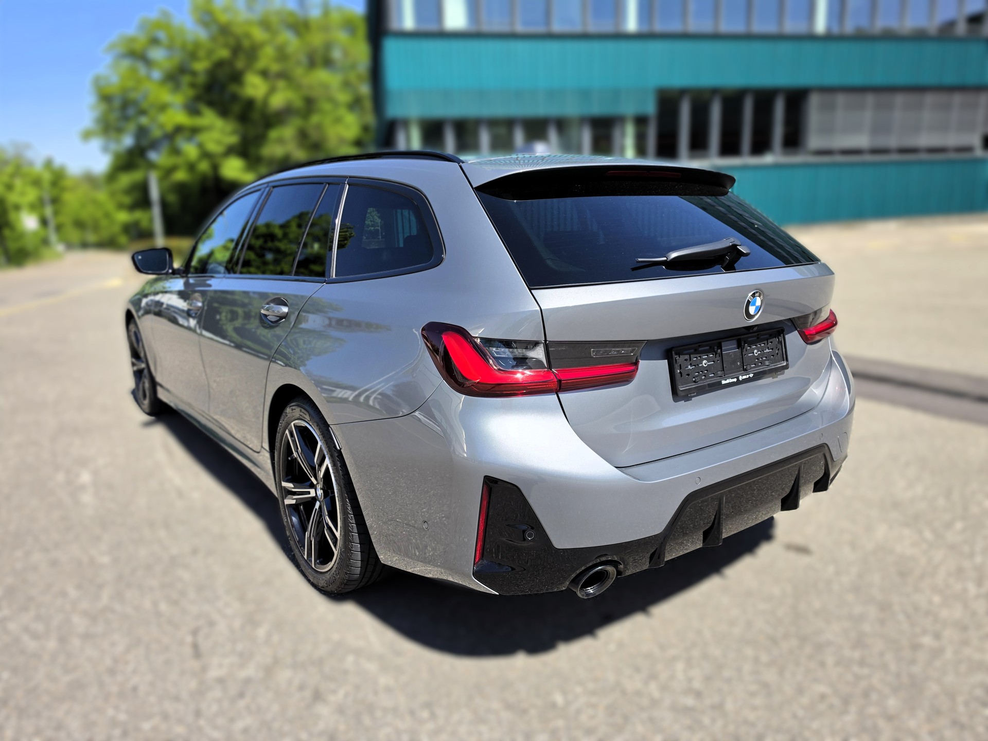 BMW 320d xDrive 48V Touring Steptronic M Sport Pro-image-2