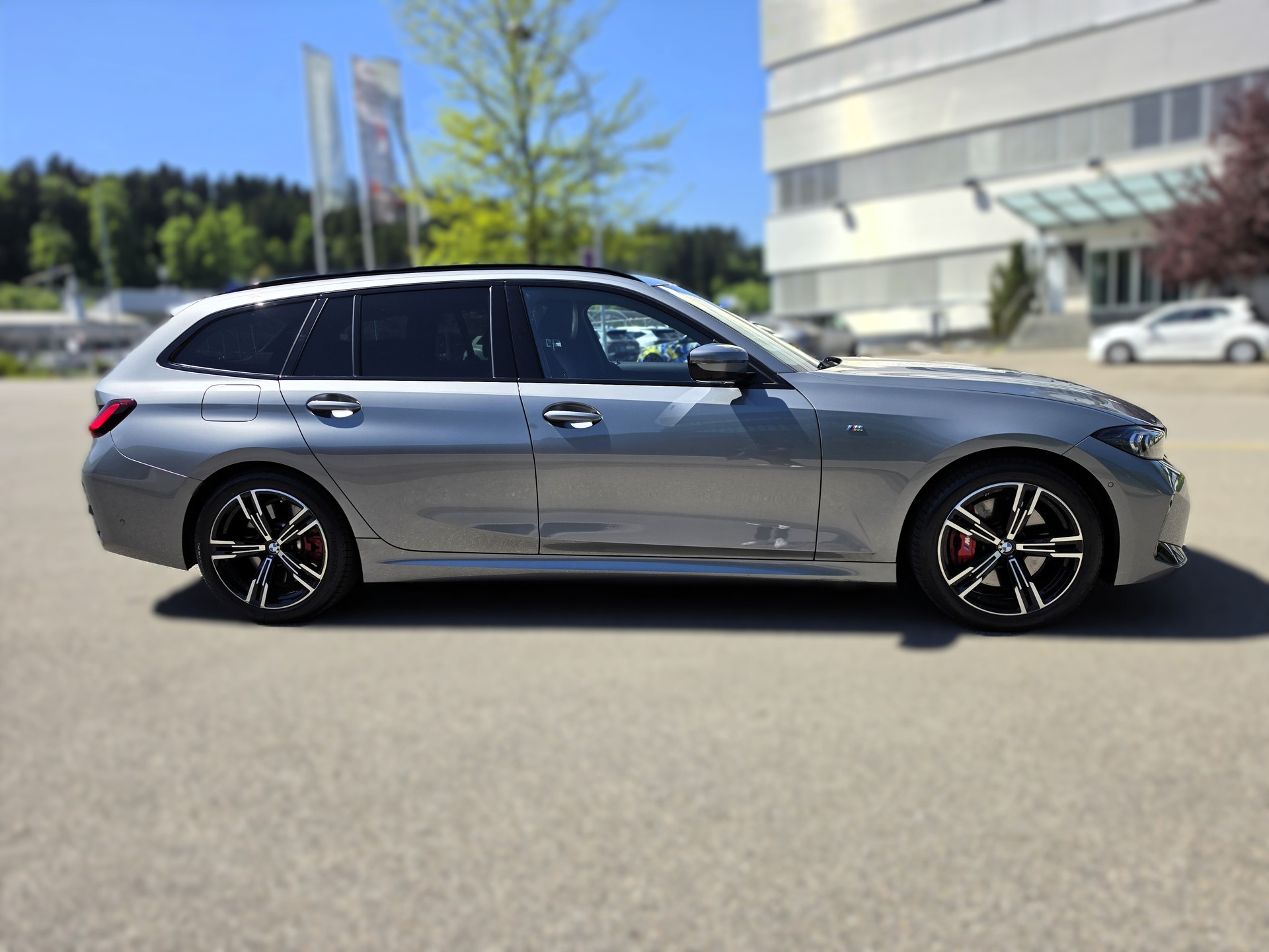 BMW 320d xDrive 48V Touring Steptronic M Sport Pro-image-5