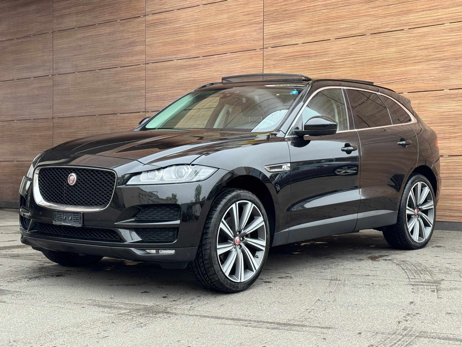 JAGUAR F-Pace 2.0d Prestige AWD Automatik-image-4