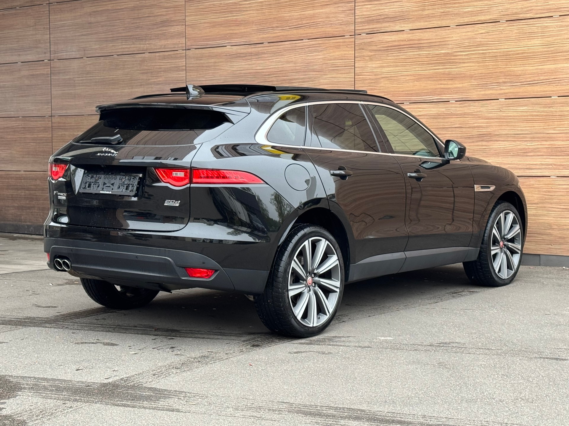 JAGUAR F-Pace 2.0d Prestige AWD Automatik-image-6