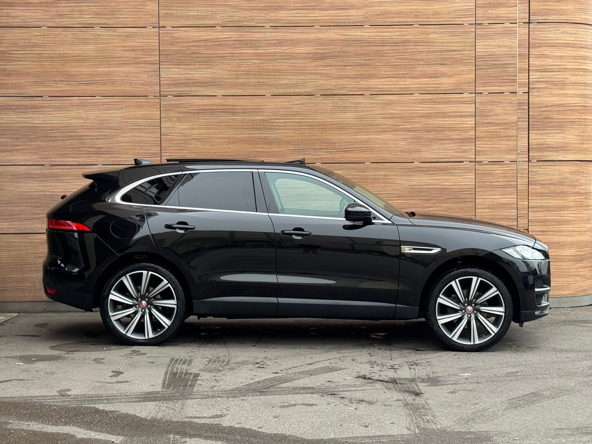 JAGUAR F-Pace 2.0d Prestige AWD Automatik-image-3