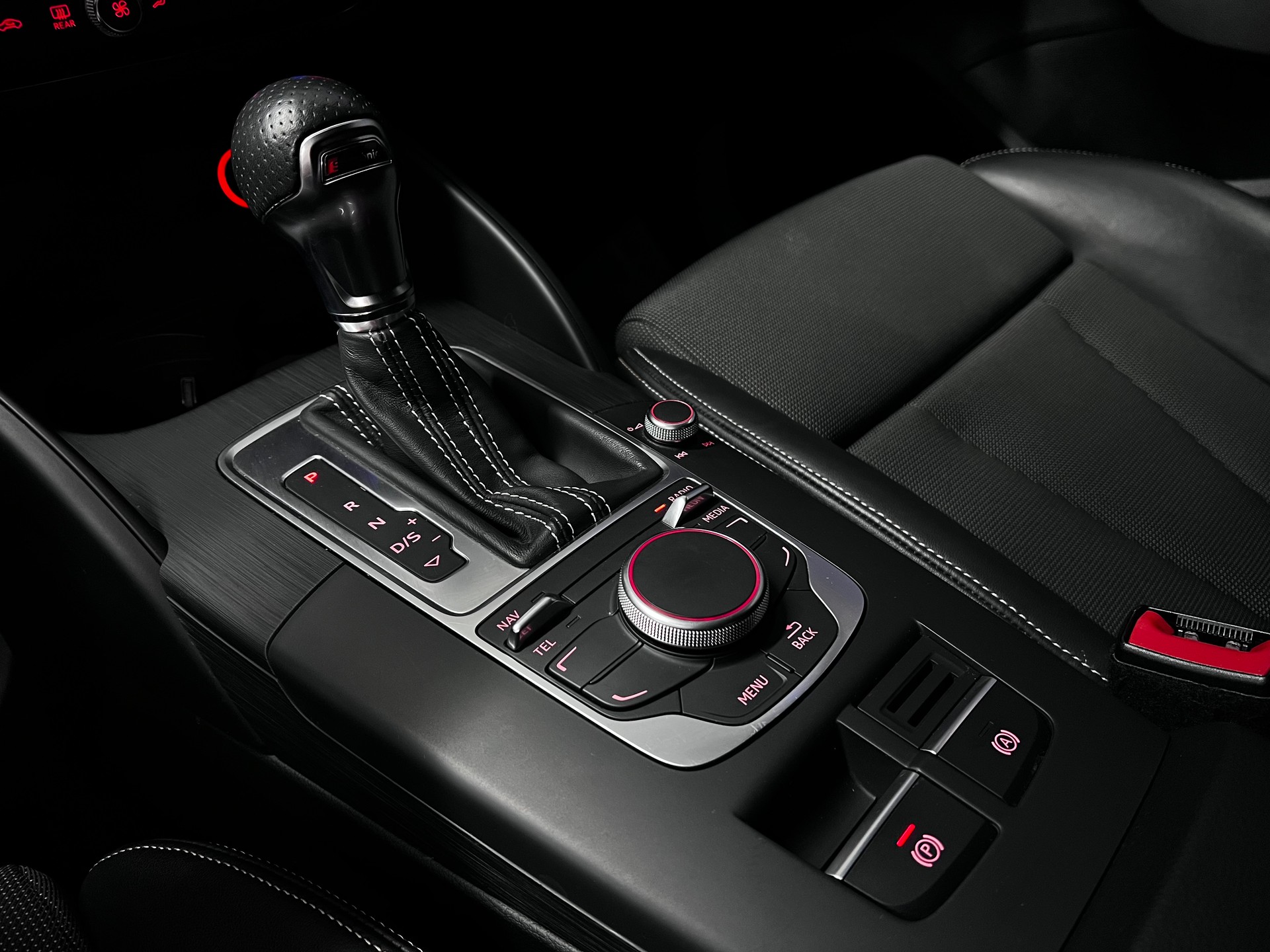 AUDI AUDI A3 Sportback 1.8 TFSI S-Line S-tronic-image-10
