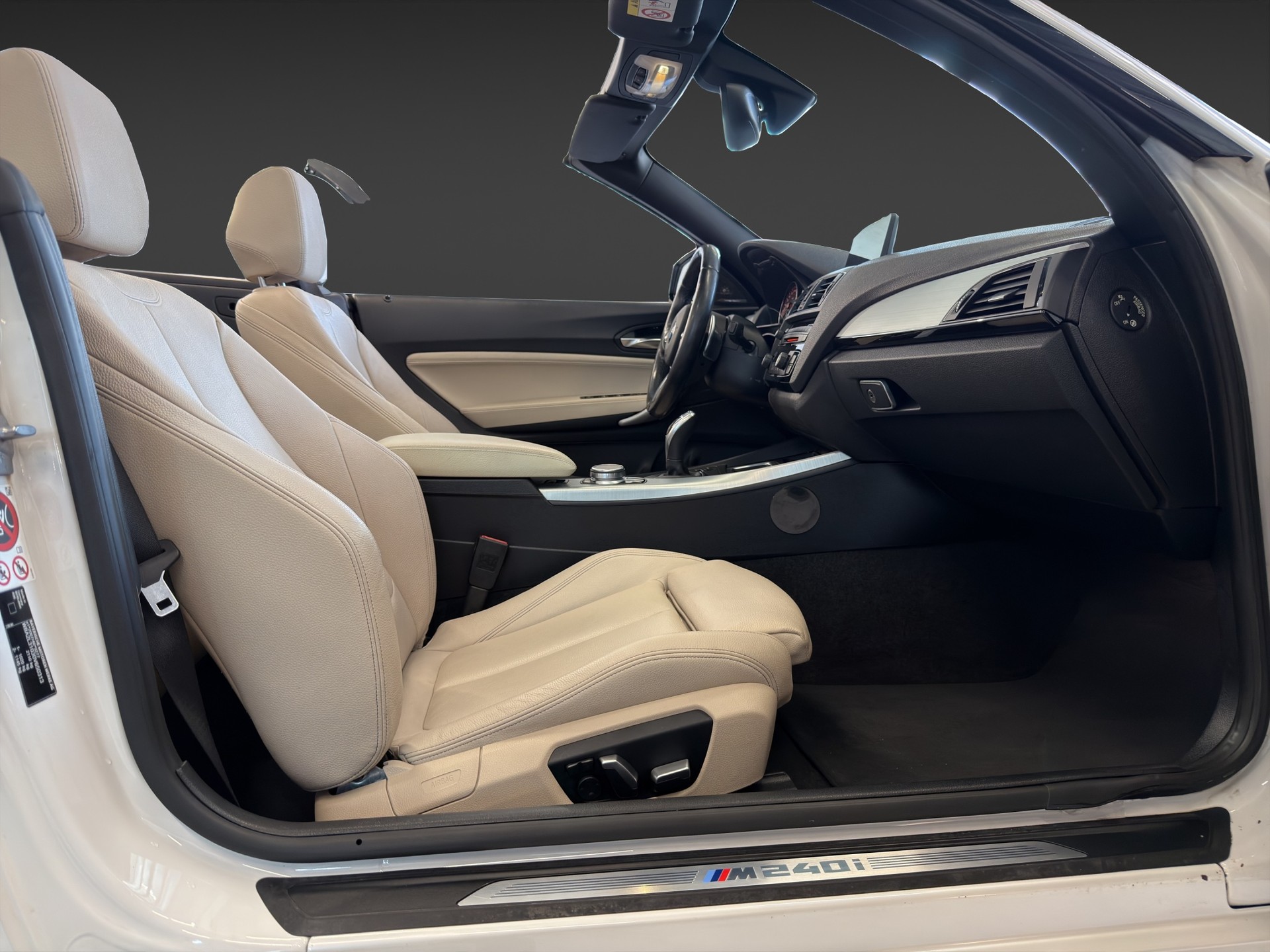 BMW M240i xDrive Steptronic-image-8