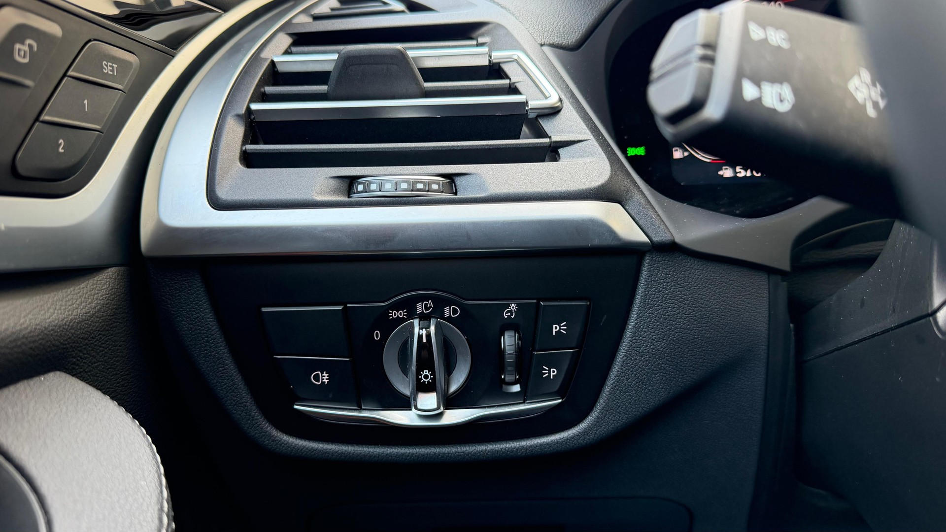 BMW X3 xDrive 20i-image-17