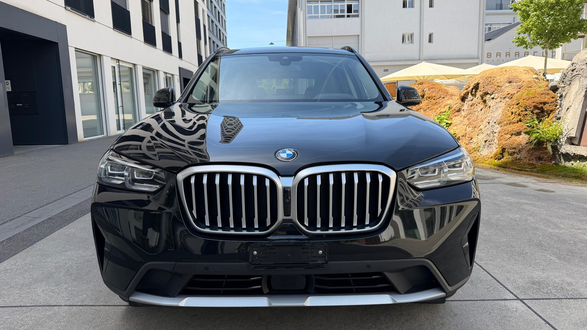 BMW X3 xDrive 20i-showroom-element-2