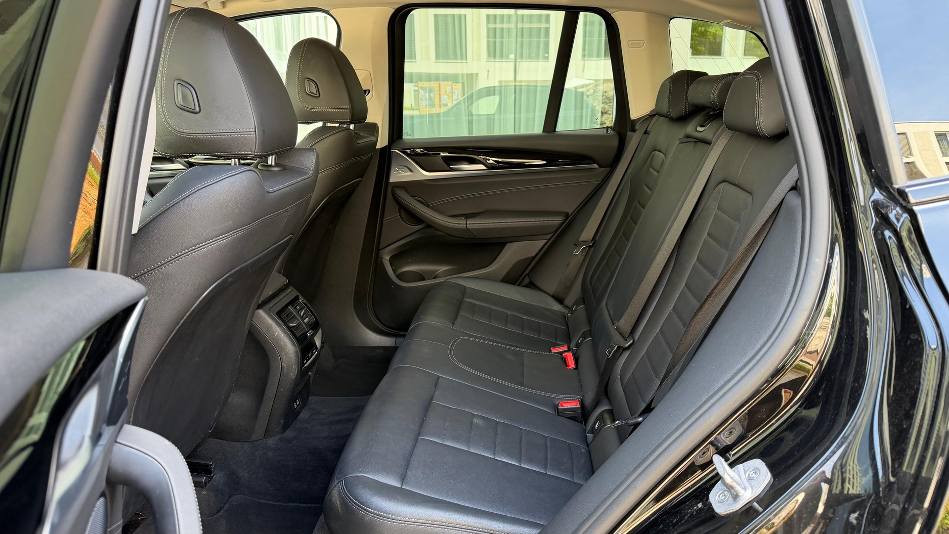 BMW X3 xDrive 20i-image-9