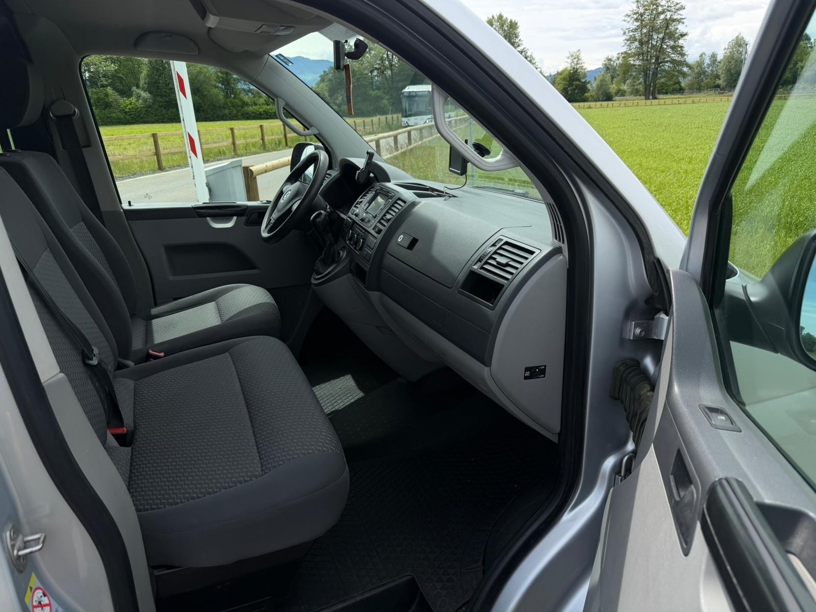 VW T5 2.0 TDI DSG-image-7