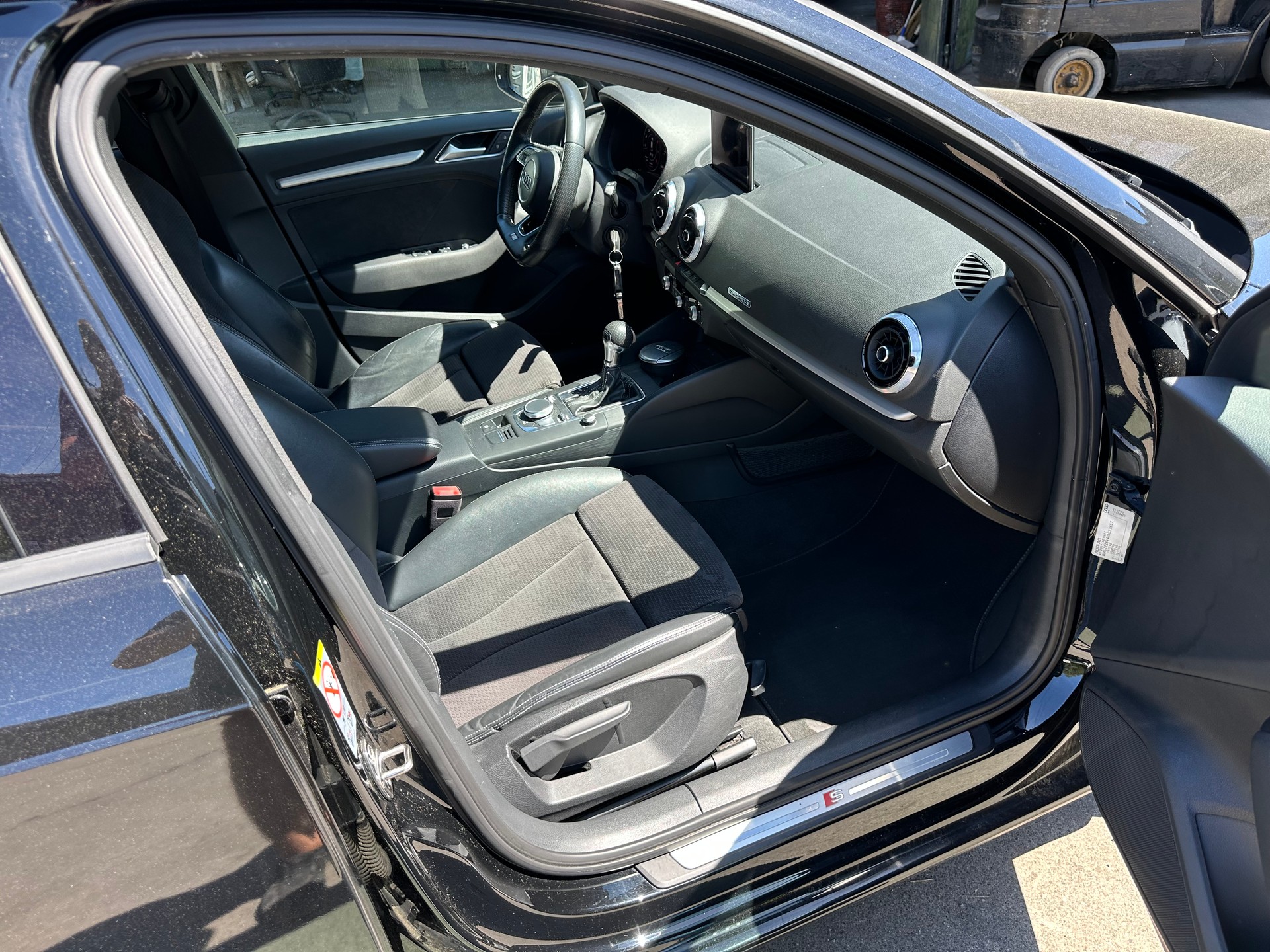 AUDI A3 Sportback 2.0 TFSI S-Line quattro S-tronic-image-13