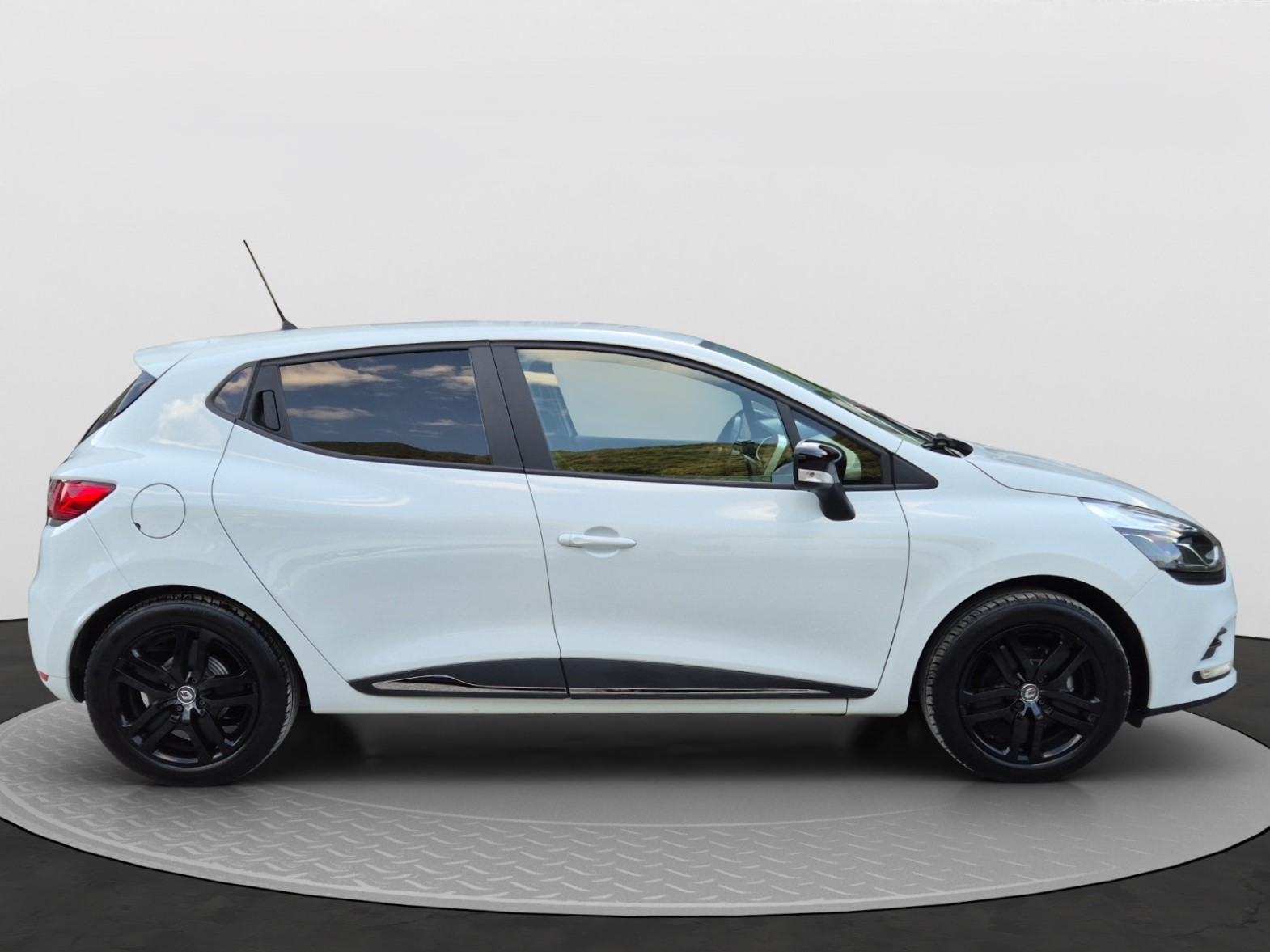 RENAULT Clio 0.9 12V Intens-image-3