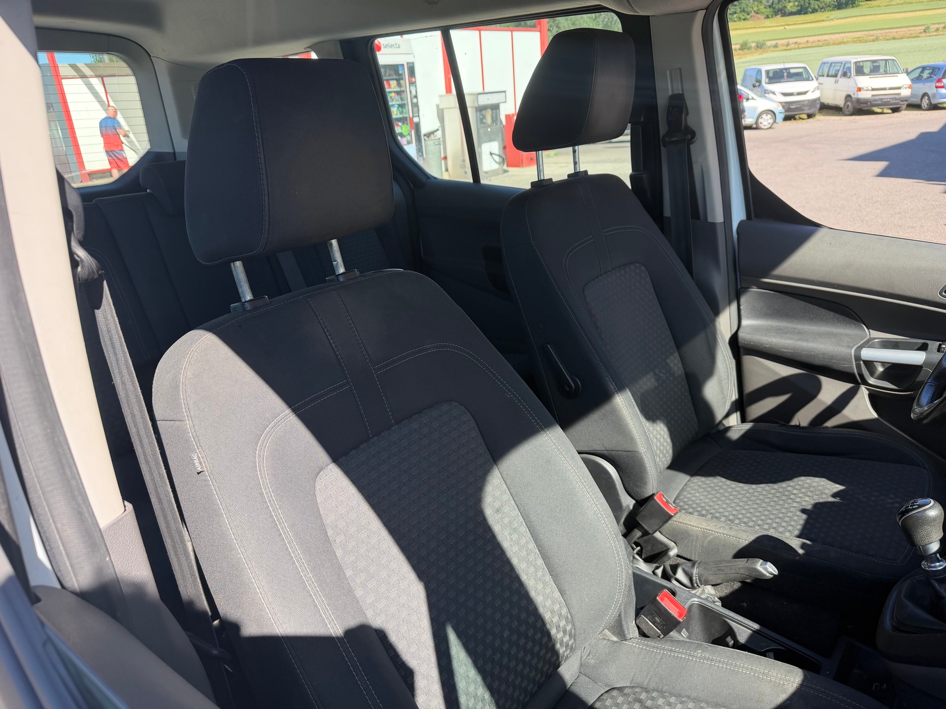FORD Grand Tourneo Connect 1.5 EcoBlue Titanium-image-5