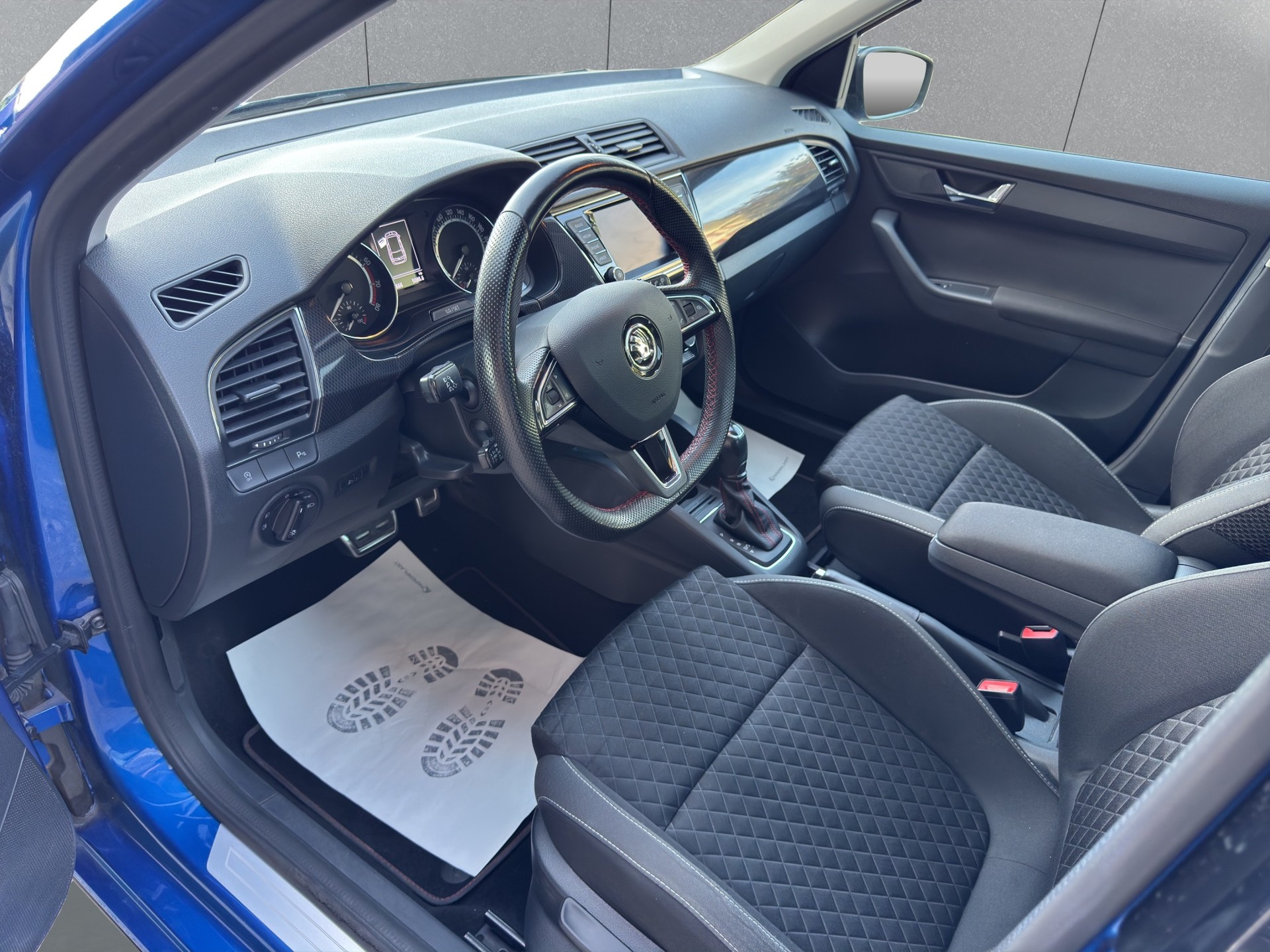SKODA Fabia 1.0 TSI Monte Carlo DSG-image-13