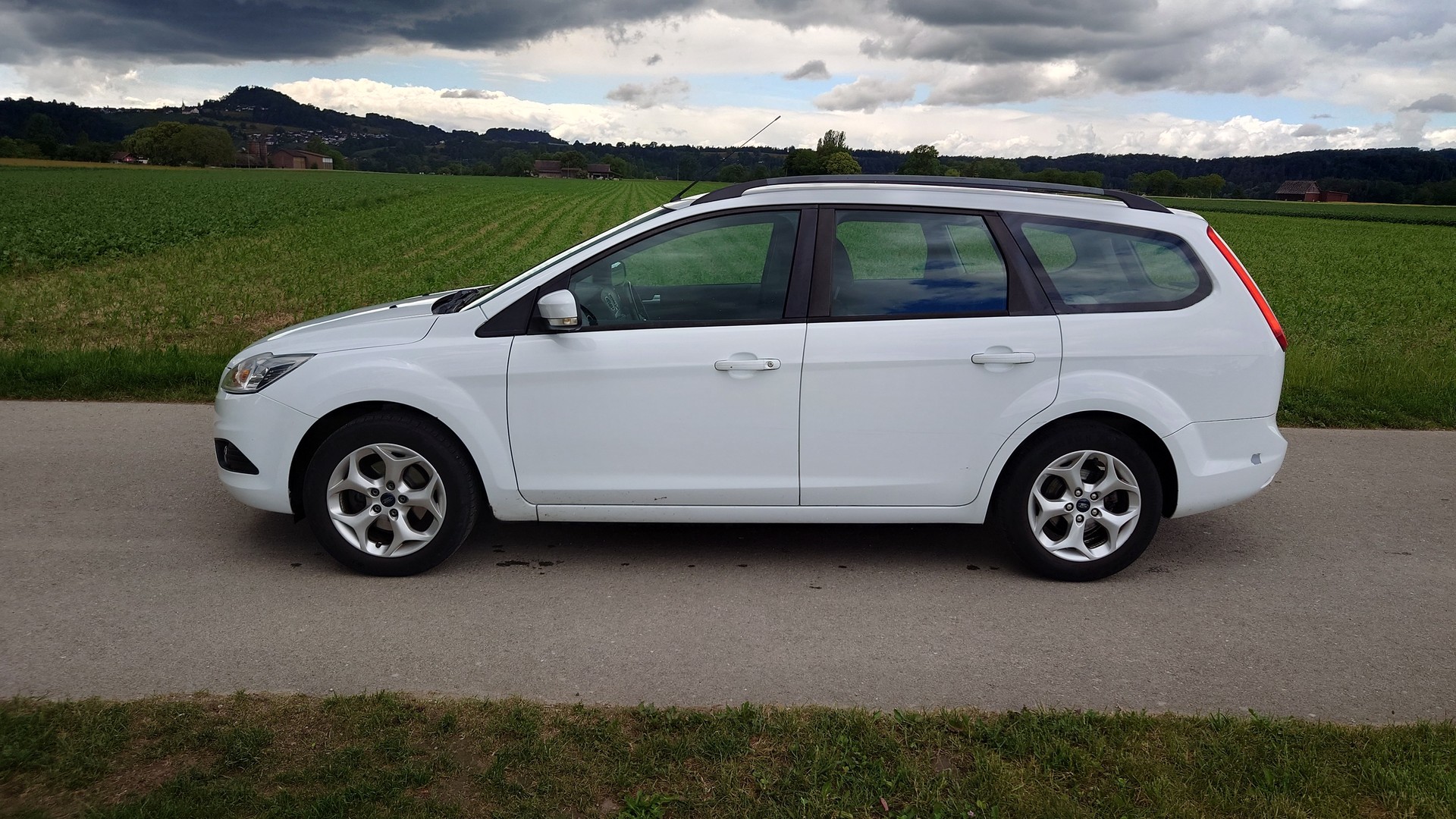 FORD Focus 1.6i VCT Carving-showroom-element-1